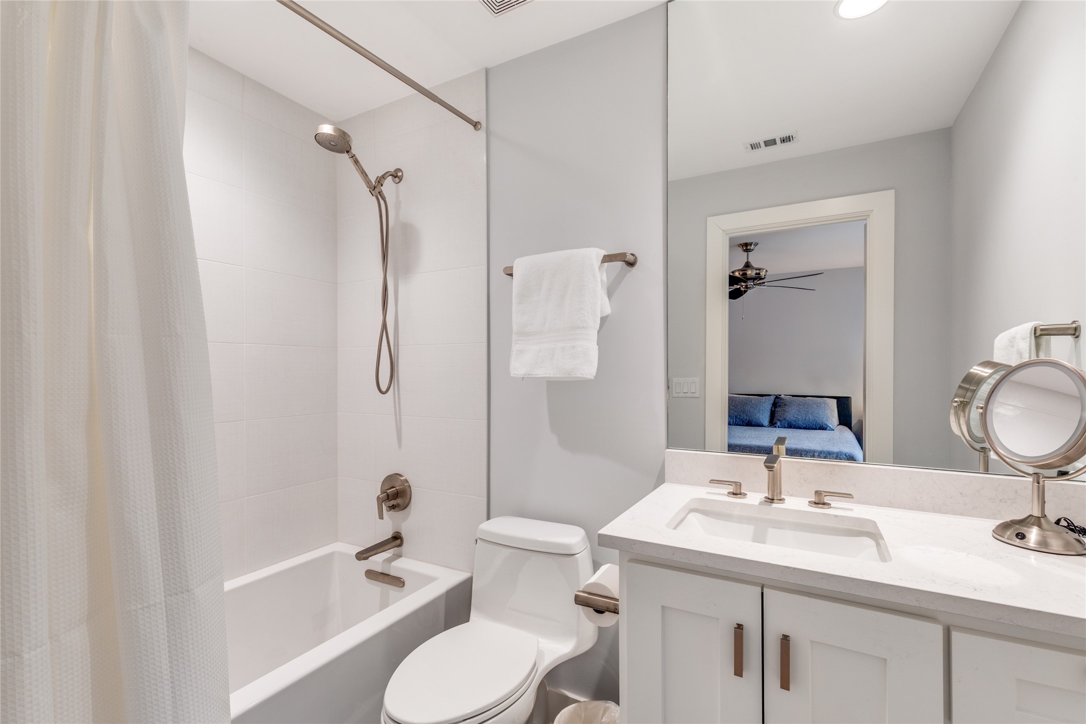 4652 Livingston Avenue