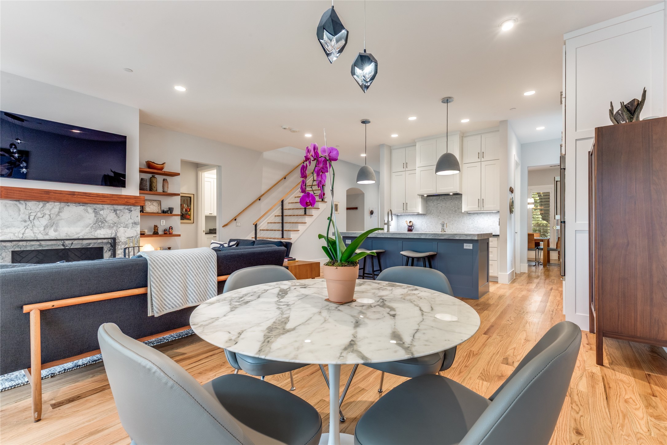 4652 Livingston Avenue