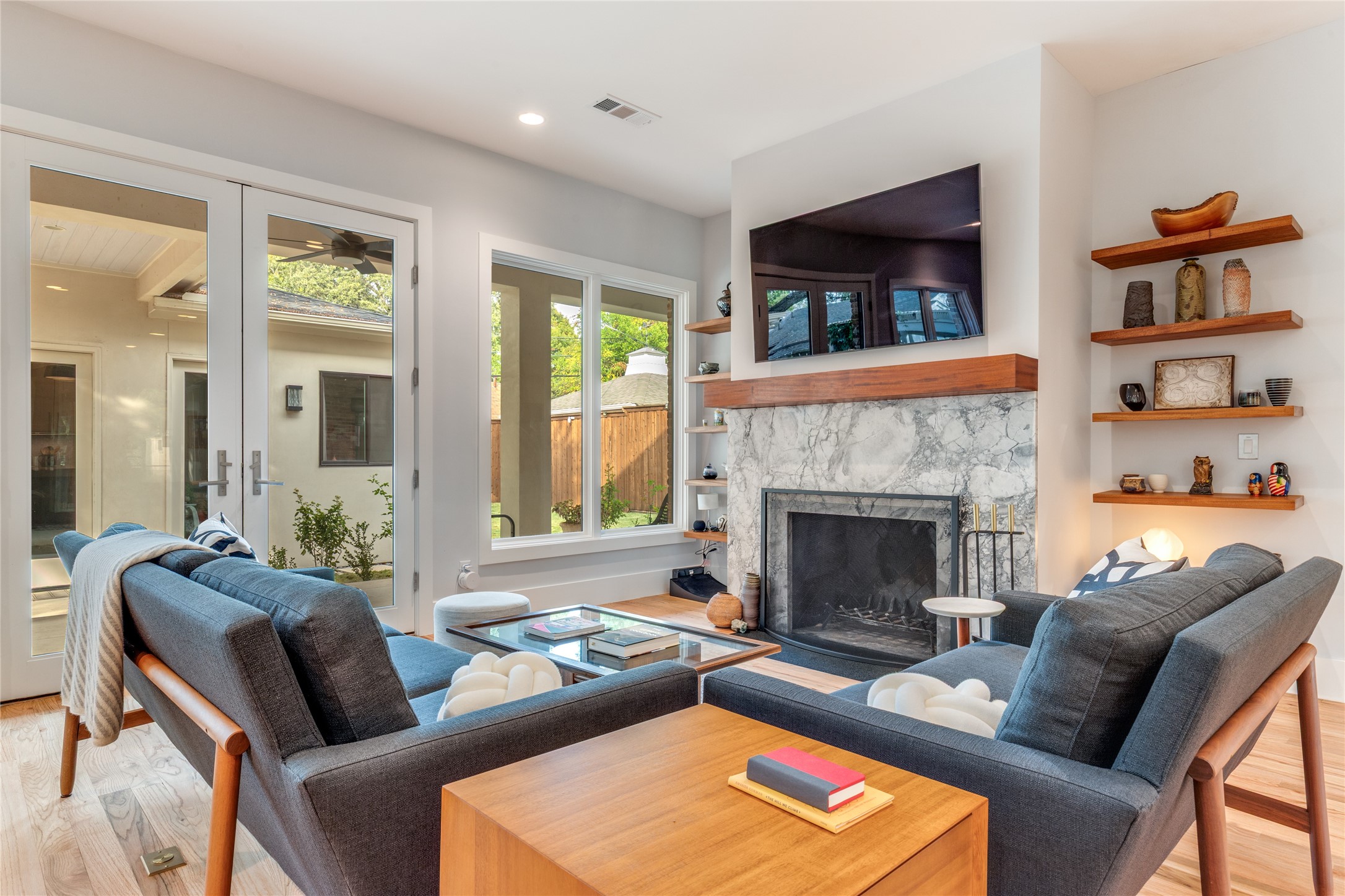 4652 Livingston Avenue