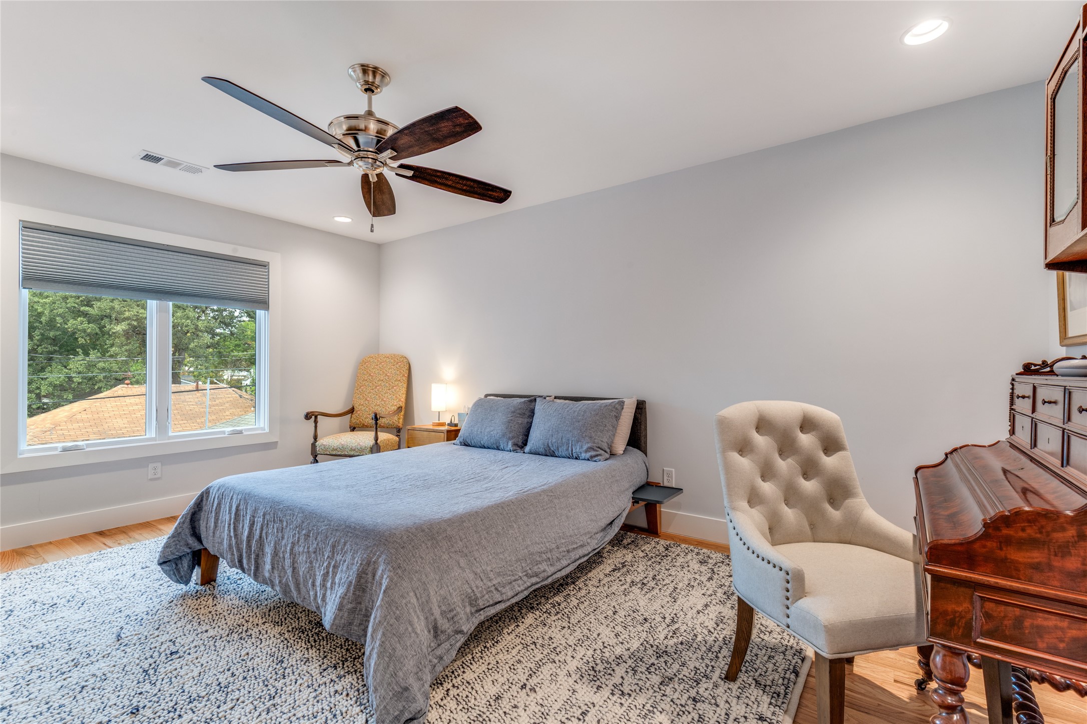 4652 Livingston Avenue