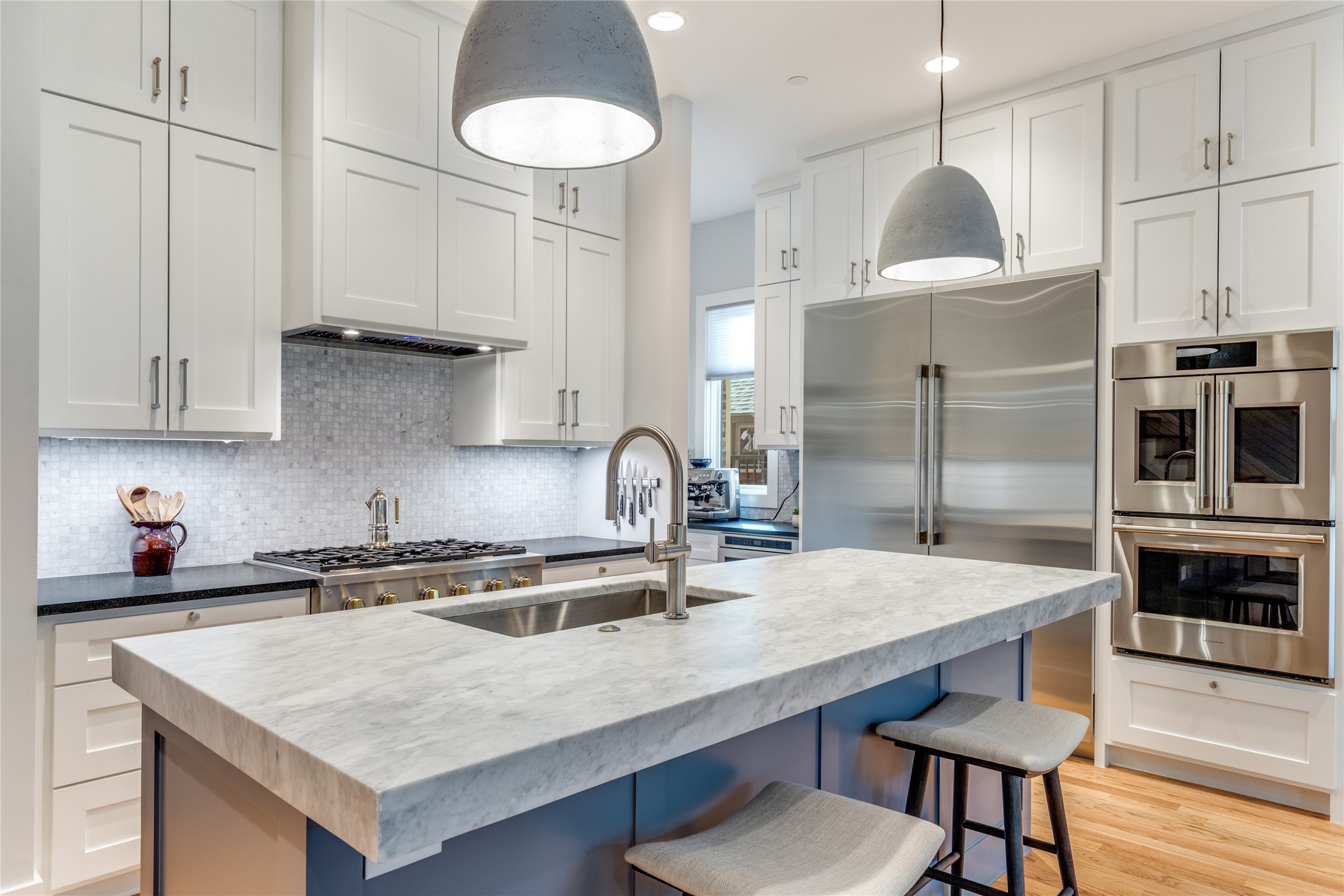 4652 Livingston Avenue