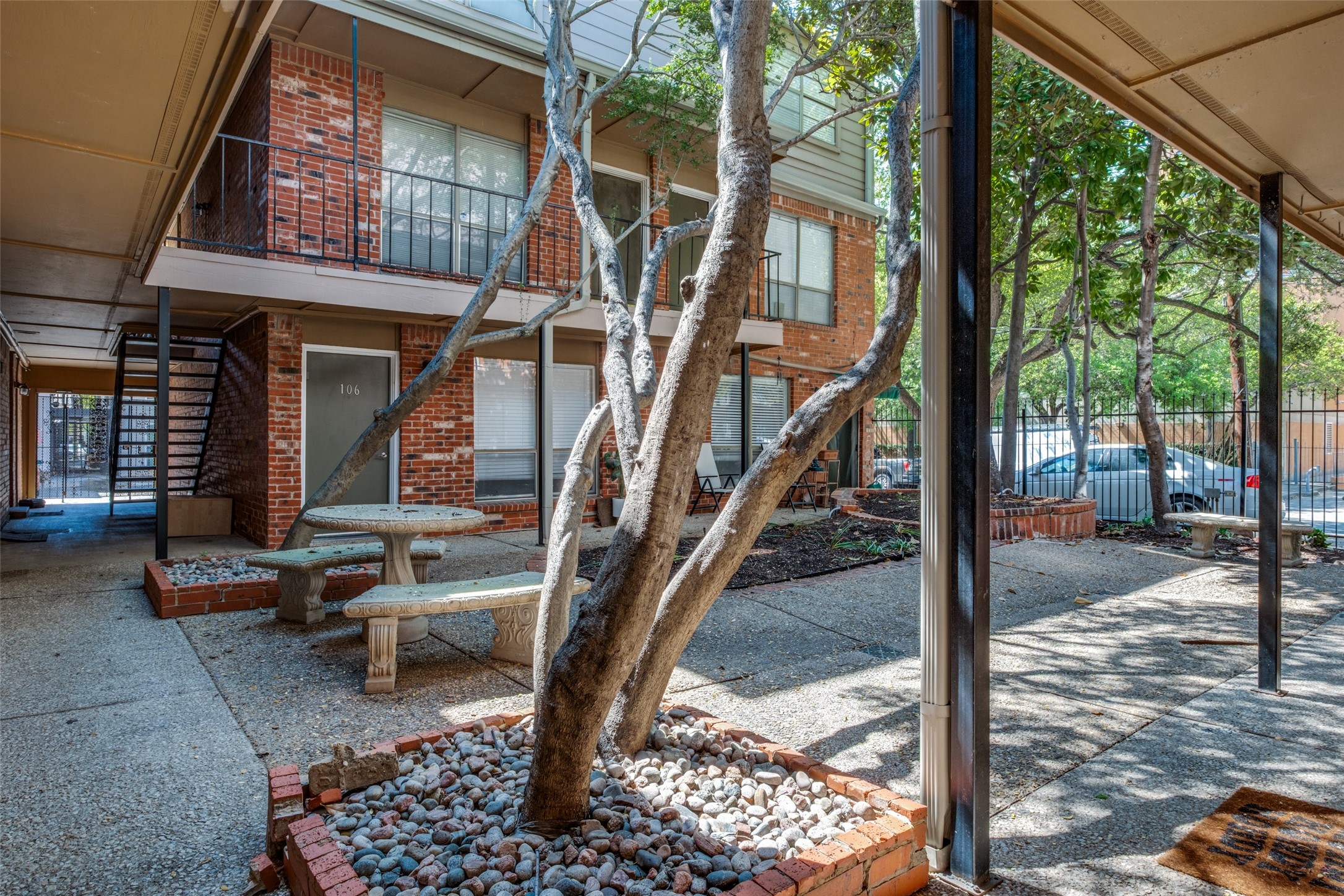 4525 Gilbert 204