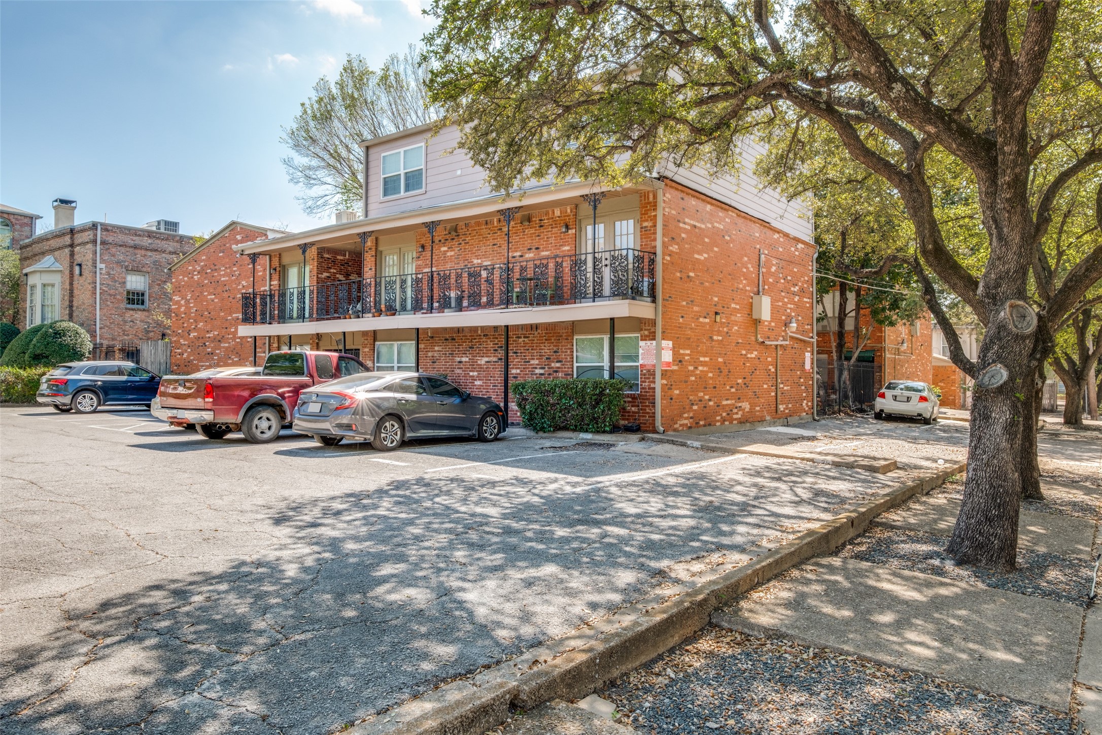 4525 Gilbert 204