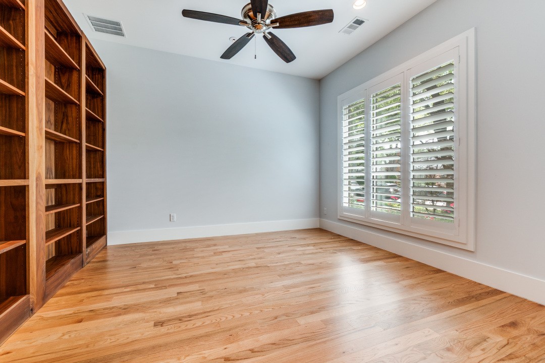 4652 Livingston Avenue