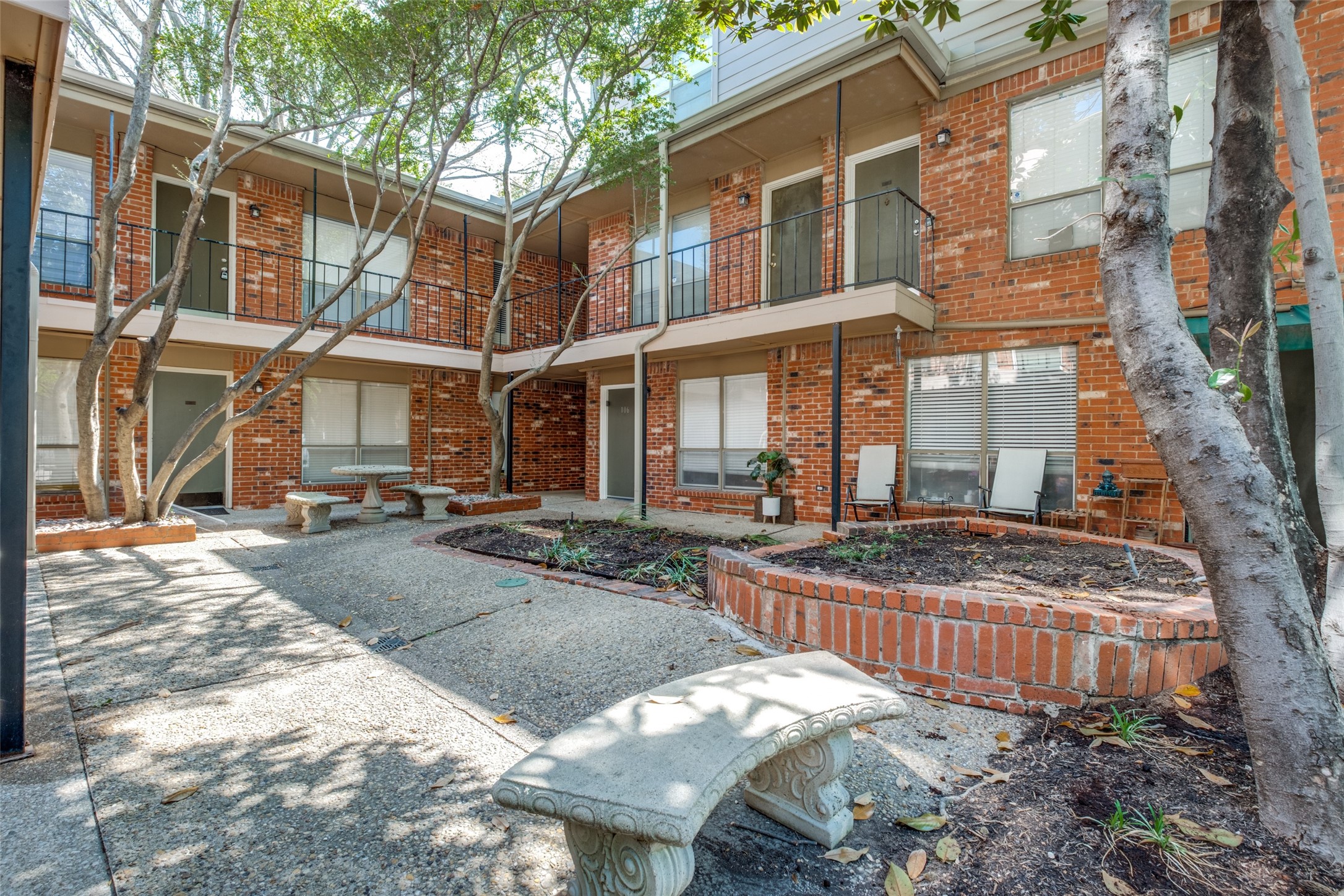 4525 Gilbert 204
