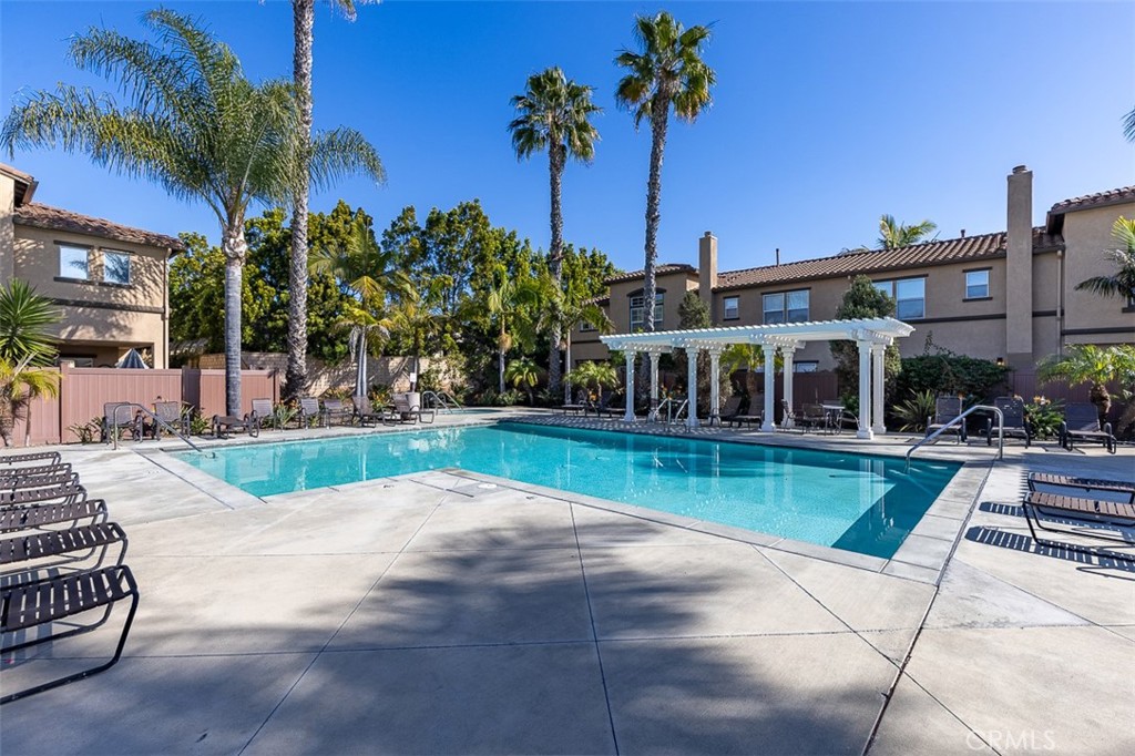 638 Sumner