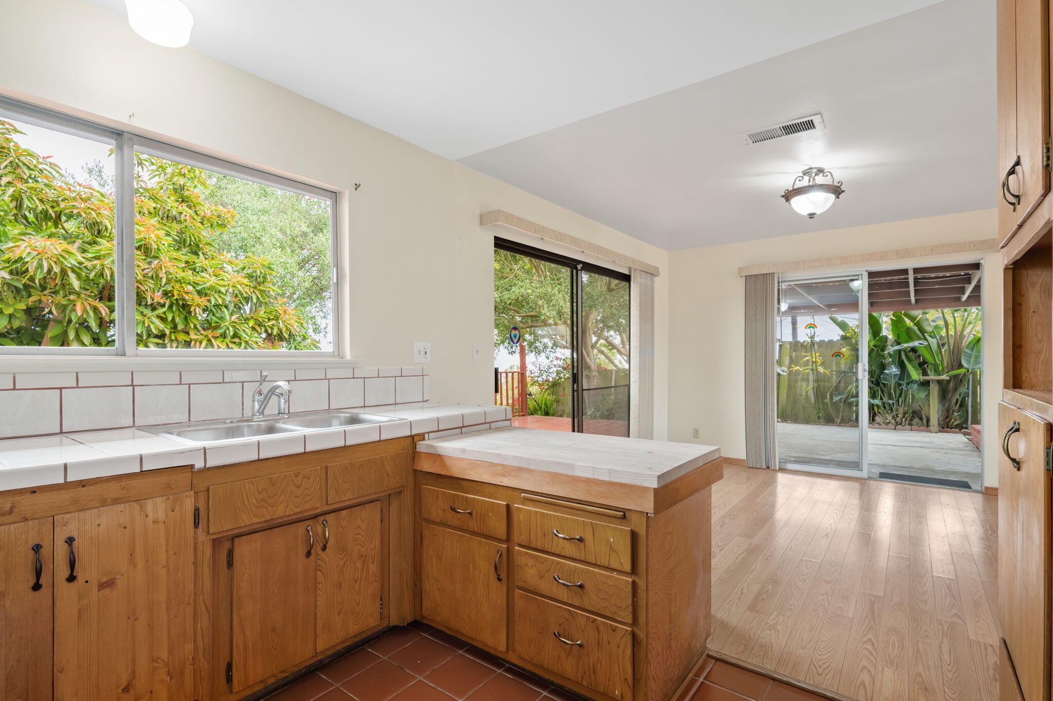 636 Litchfield Lane