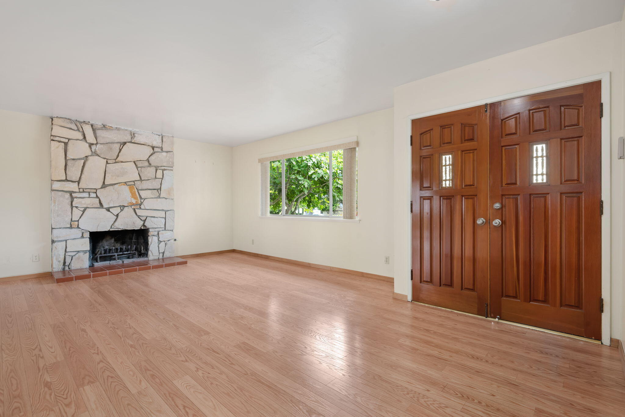636 Litchfield Lane