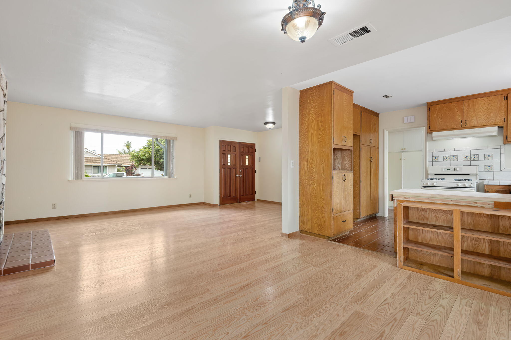 636 Litchfield Lane