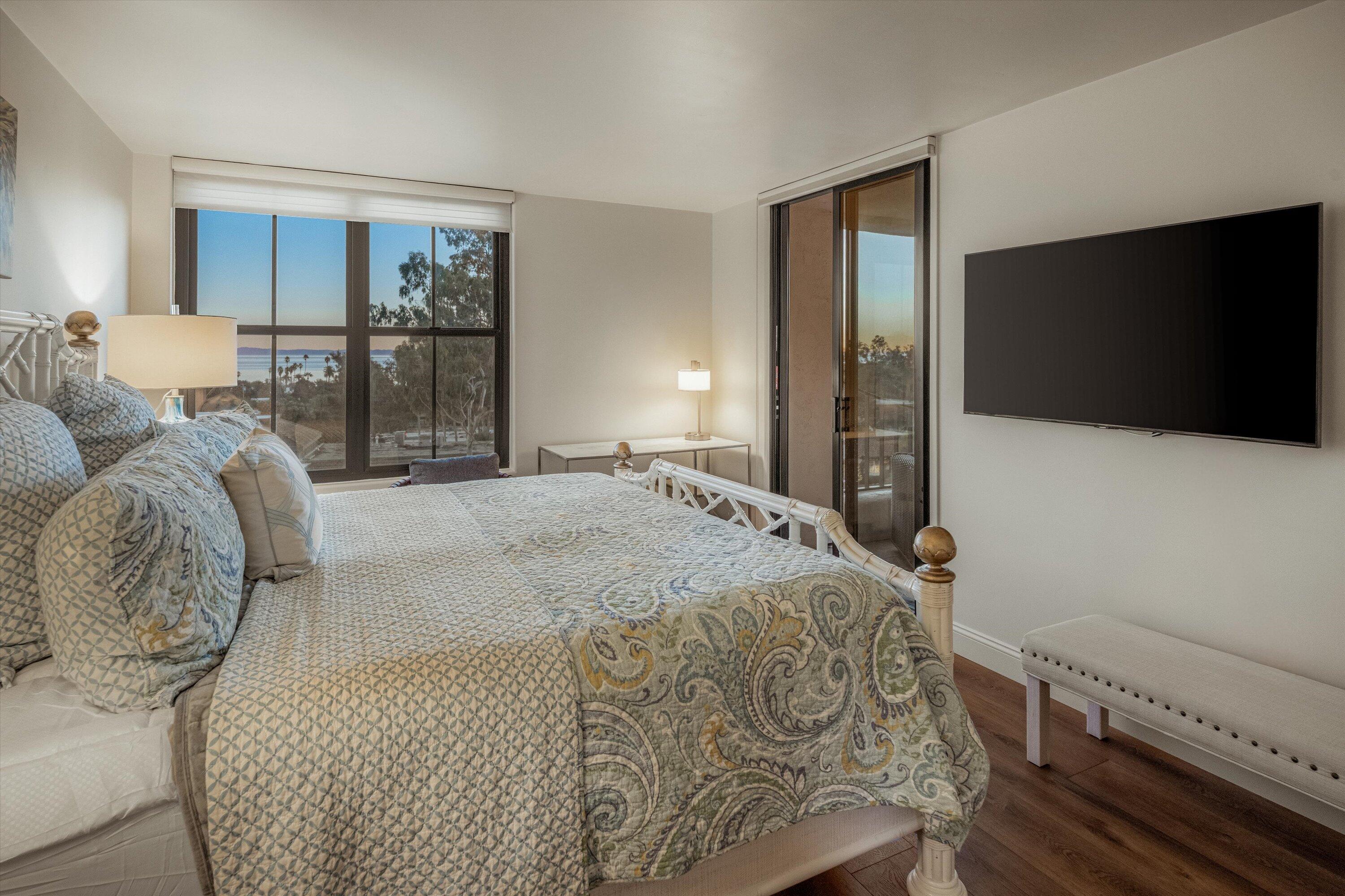 1220 Coast Village Road, 307