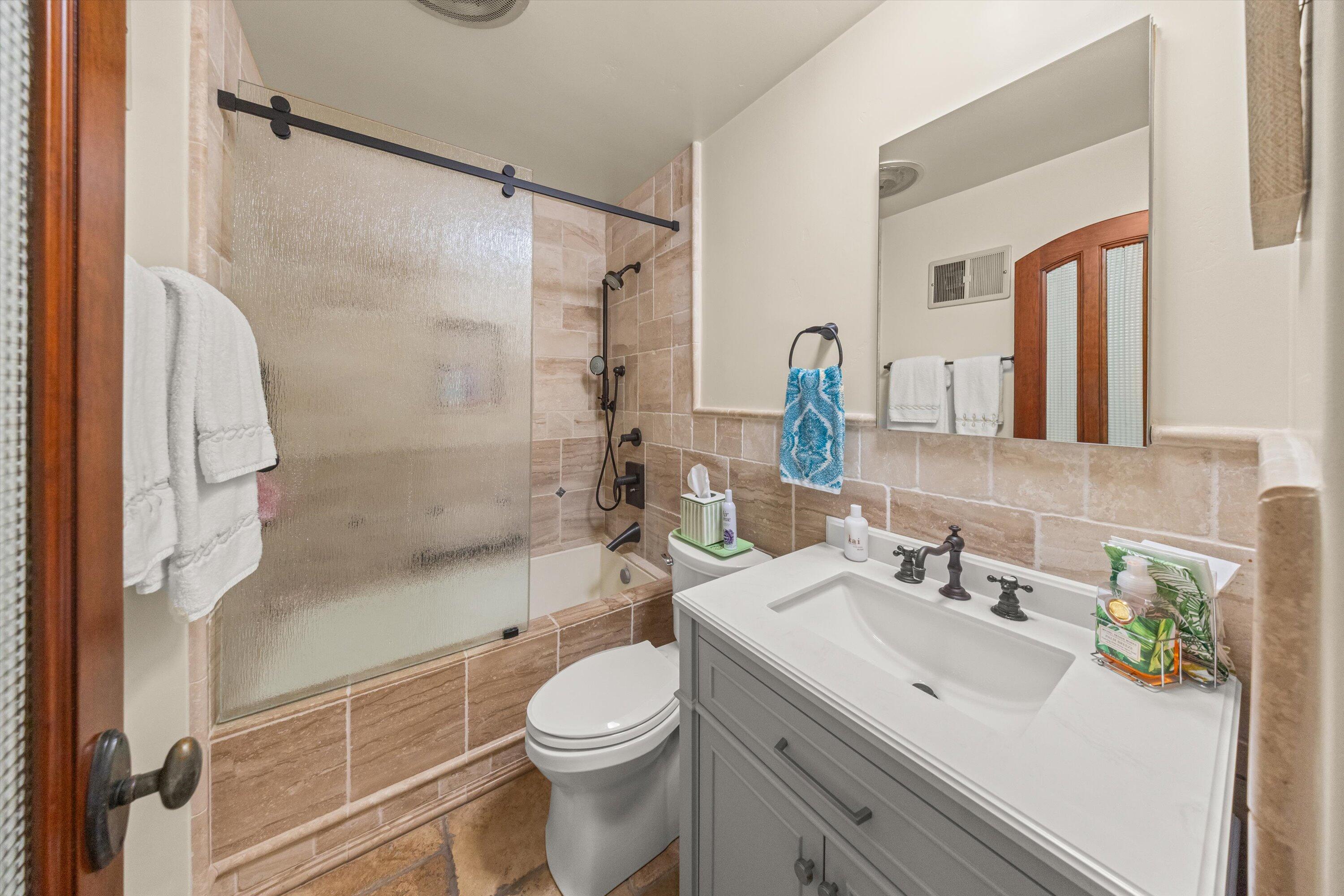 1220 Coast Village Road, 307