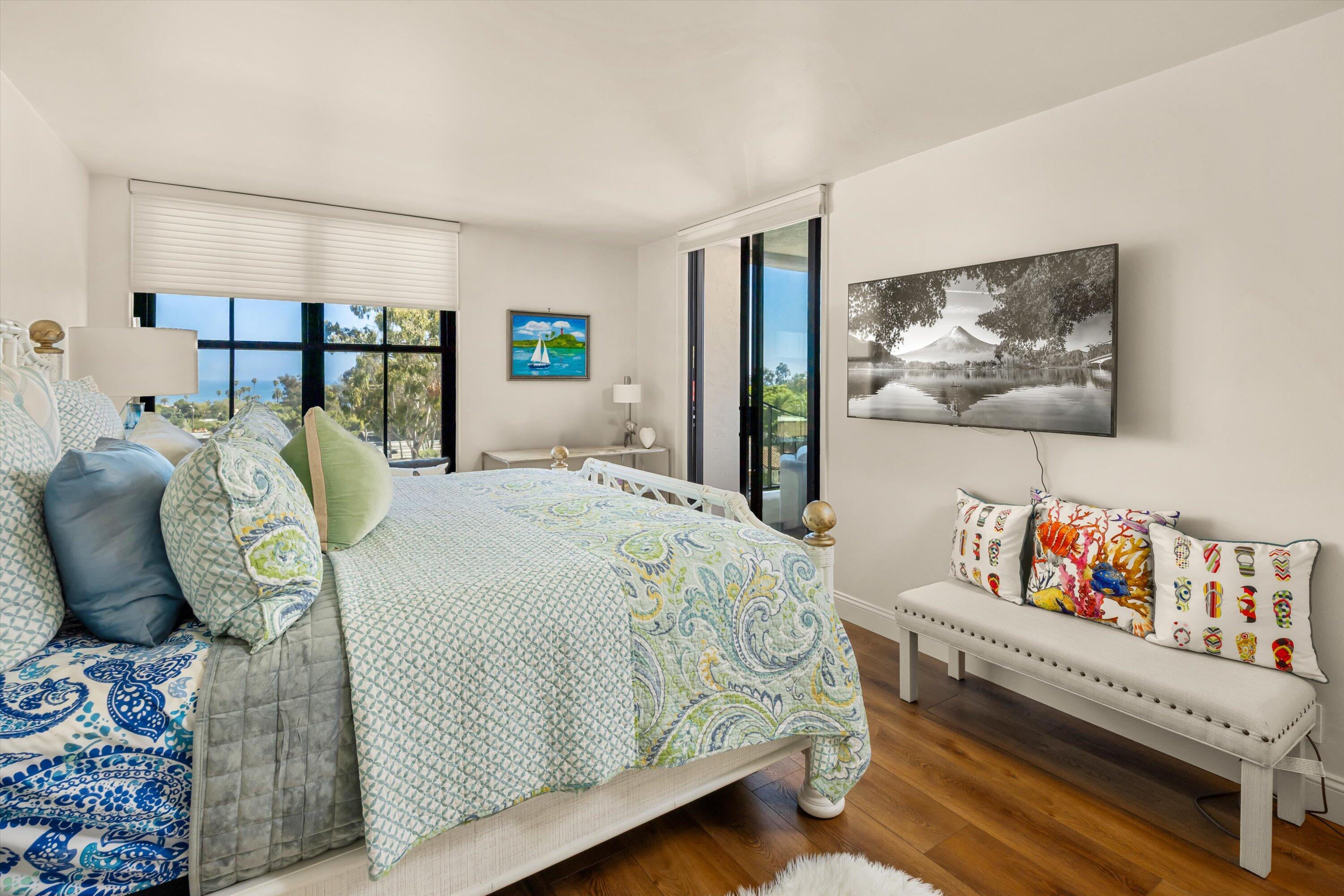1220 Coast Village Road, 307