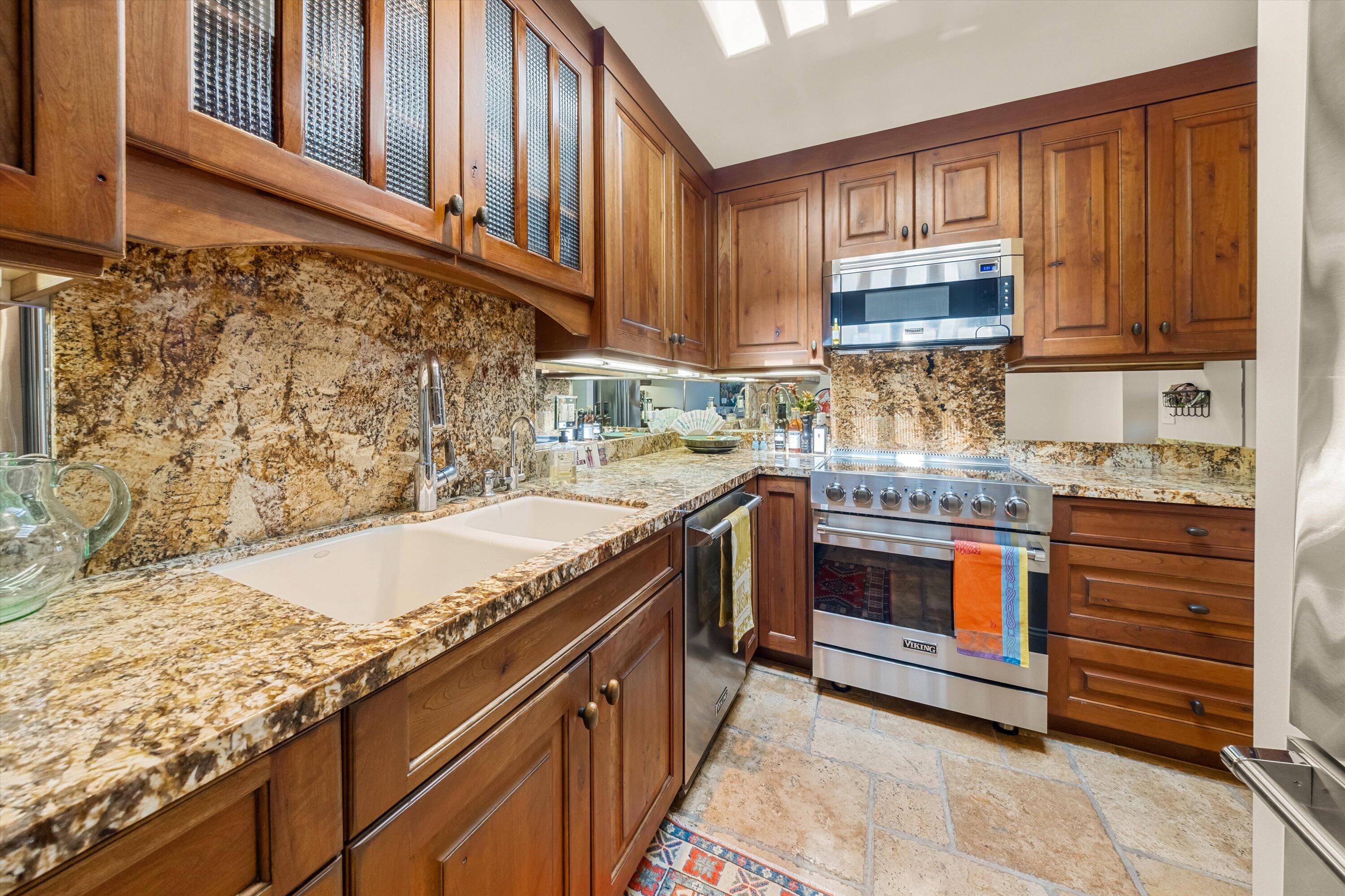 1220 Coast Village Road, 307