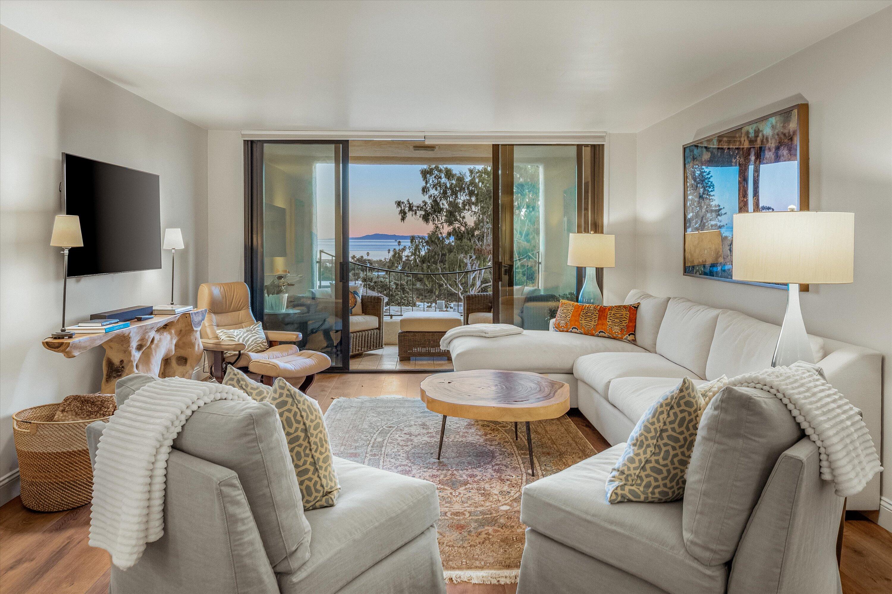 1220 Coast Village Road, 307