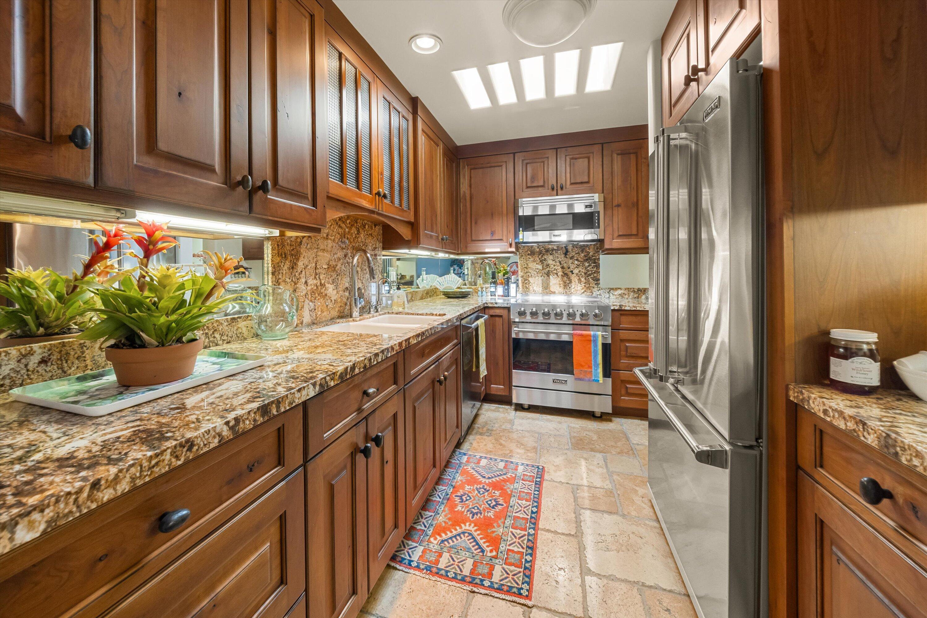 1220 Coast Village Road, 307