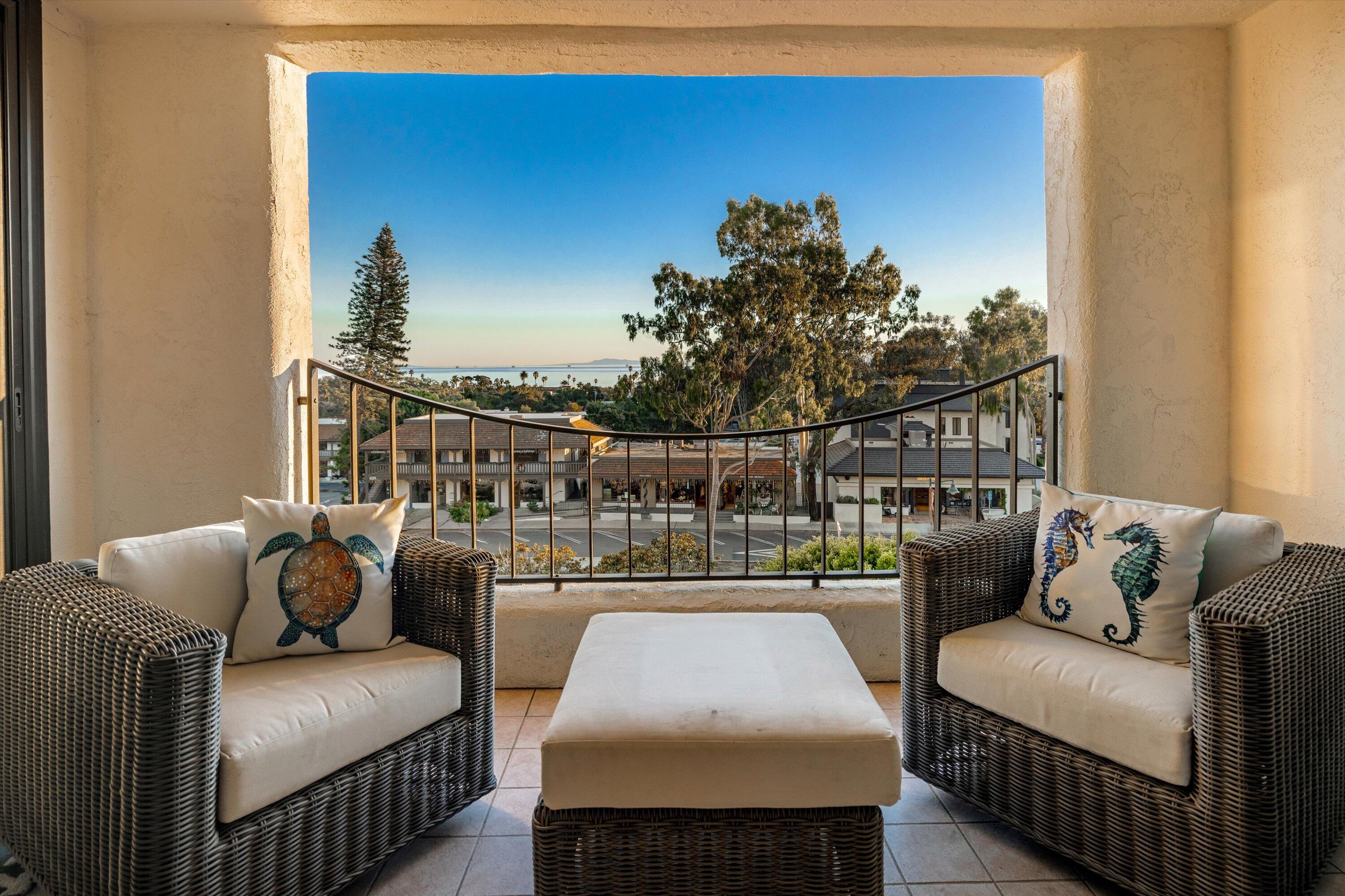 1220 Coast Village Road, 307