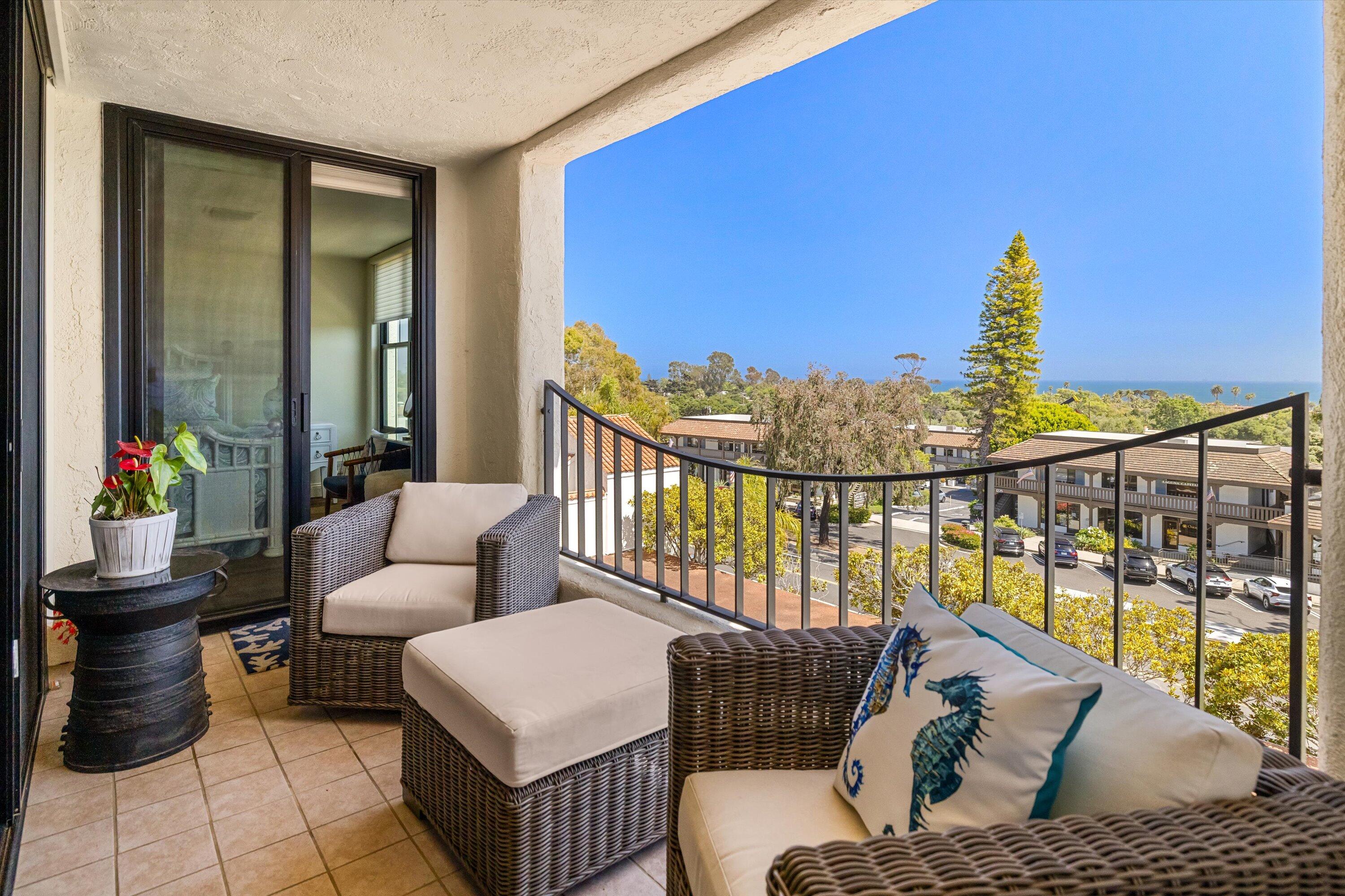 1220 Coast Village Road, 307
