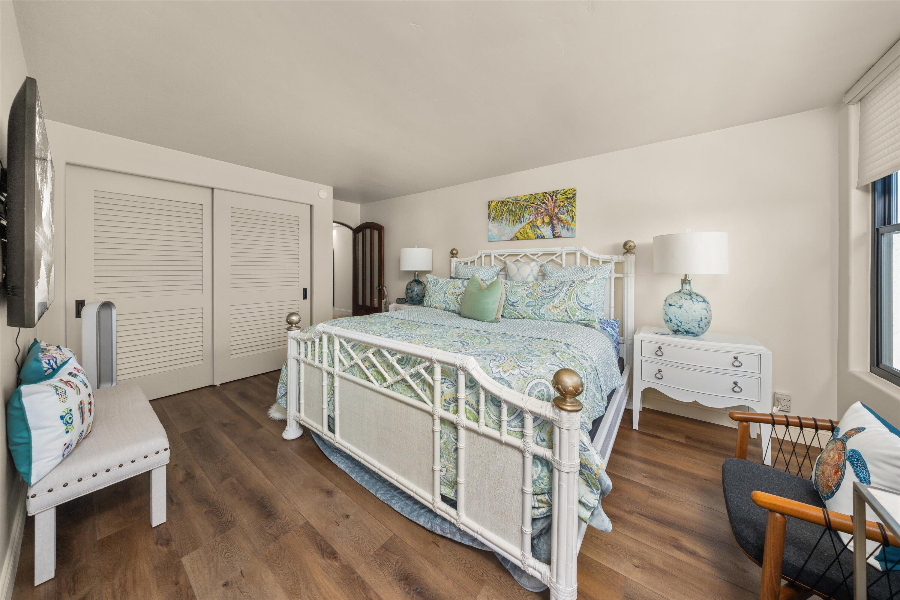 1220 Coast Village Road, 307