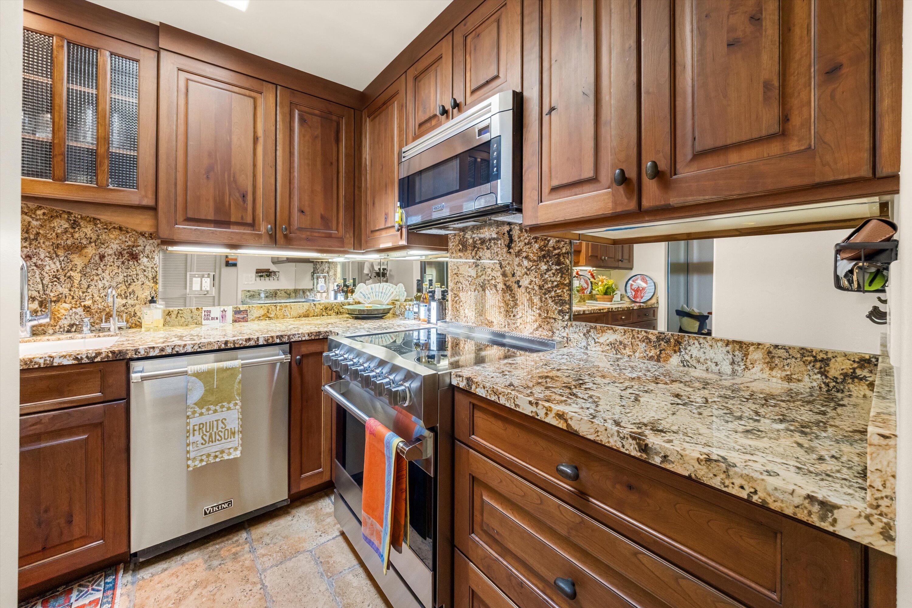 1220 Coast Village Road, 307