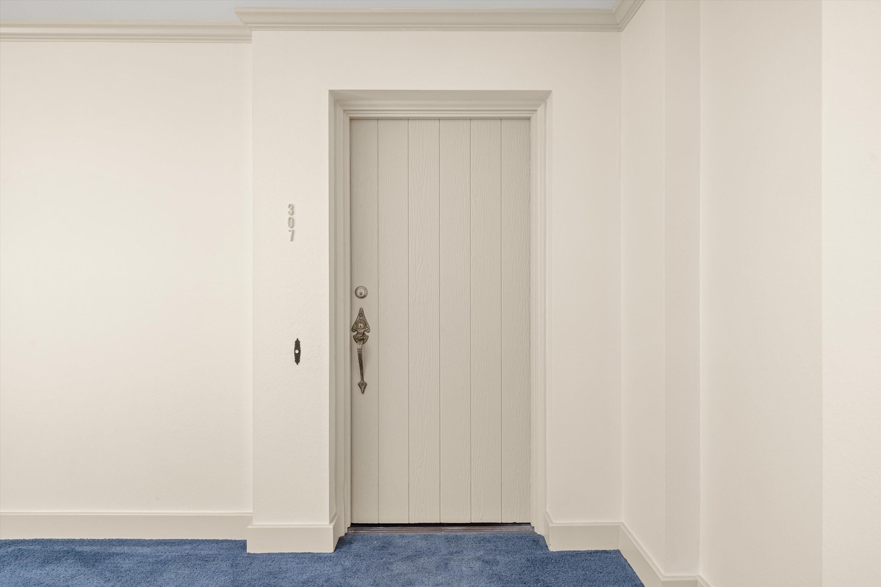 1220 Coast Village Road, 307