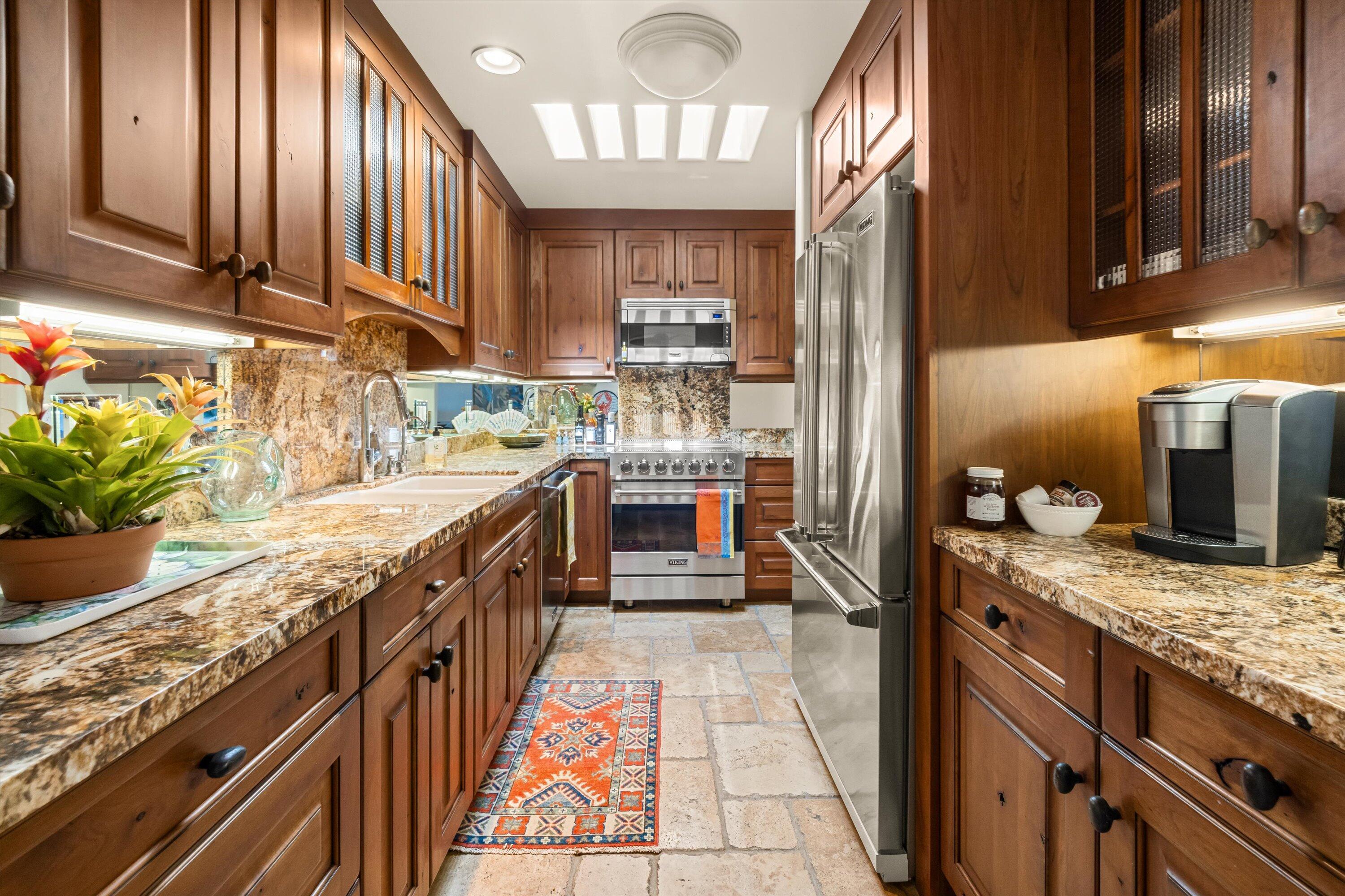 1220 Coast Village Road, 307