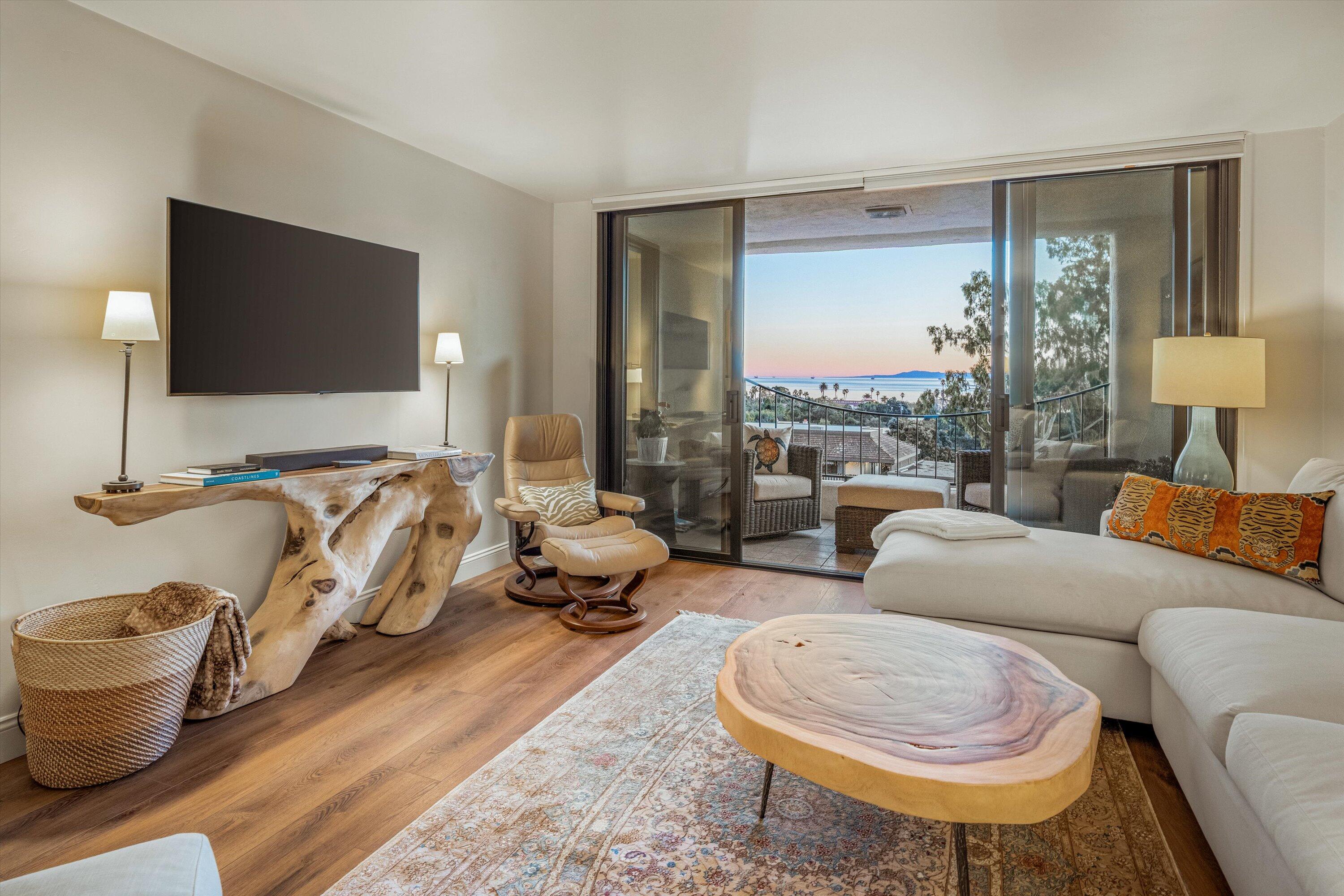 1220 Coast Village Road, 307