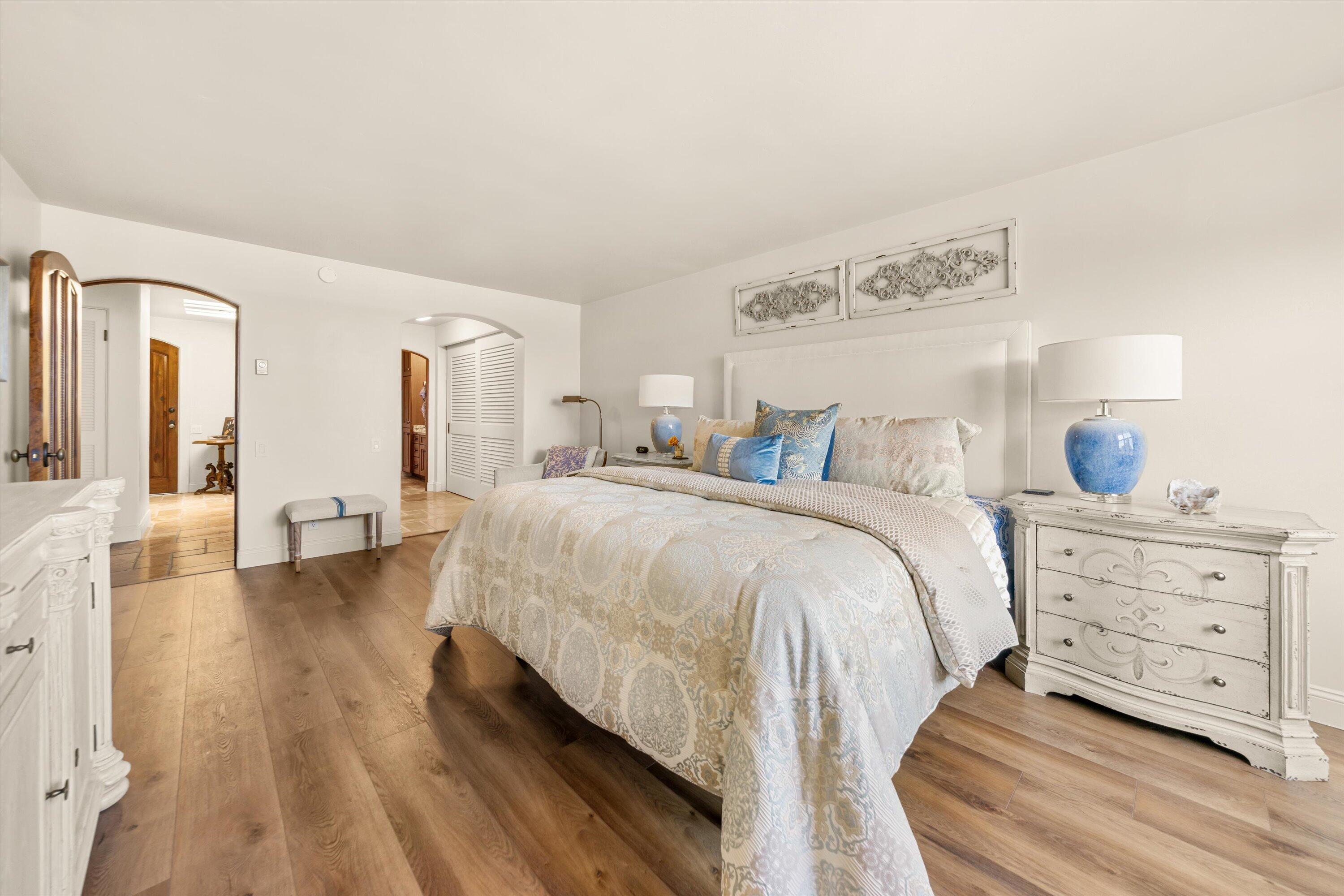 1220 Coast Village Road, 307