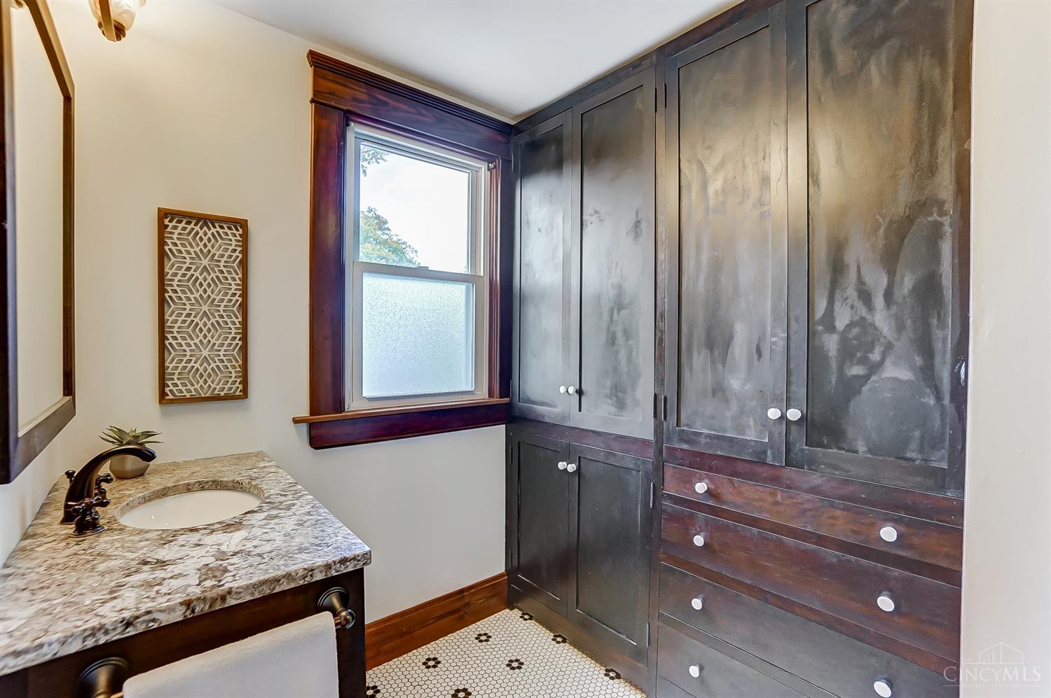 2726 Silverleaf Avenue