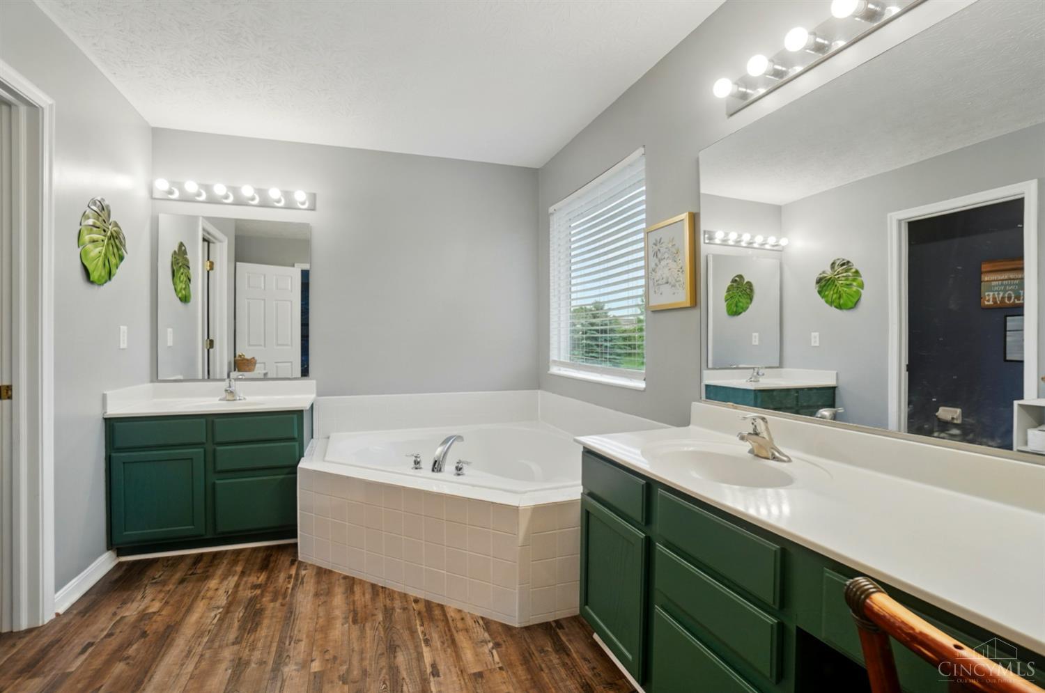 1200 W Glenwood Court