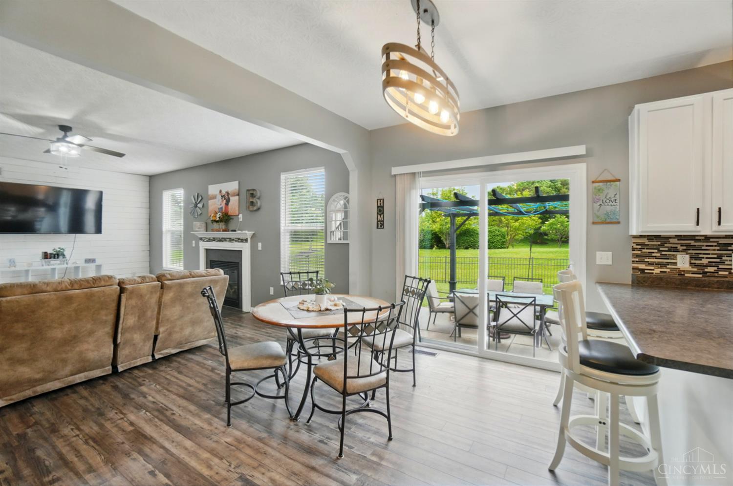 1200 W Glenwood Court