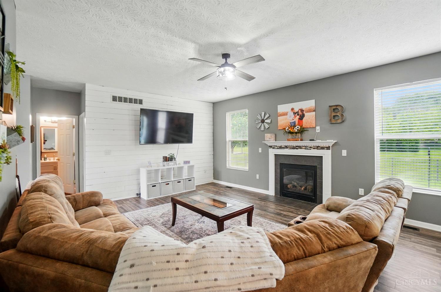 1200 W Glenwood Court