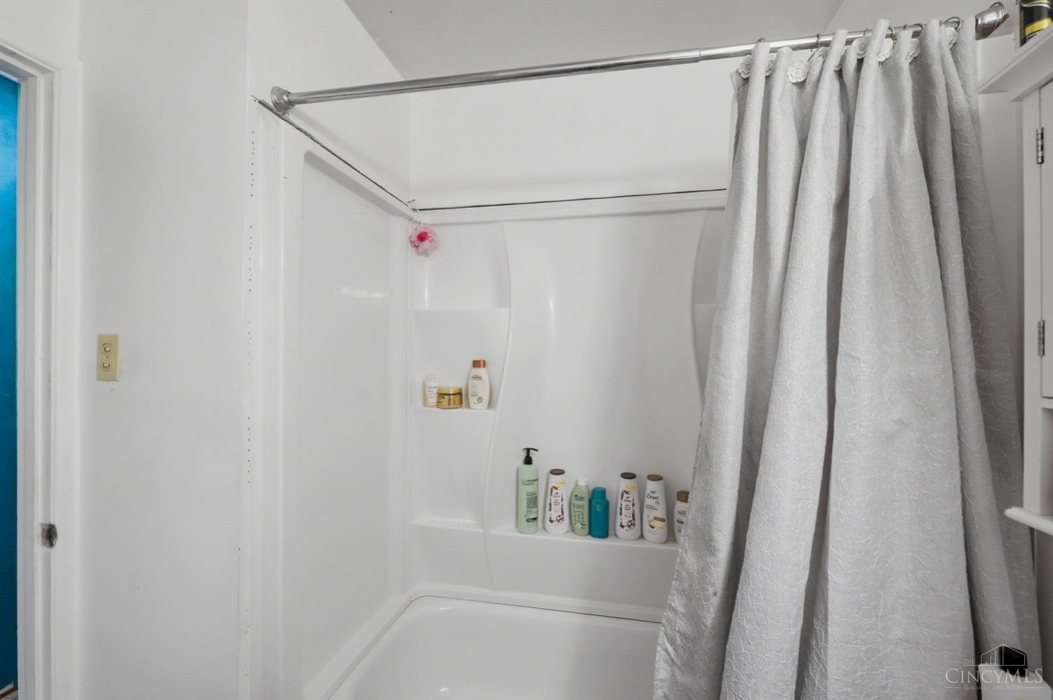 4041 Larchview Drive