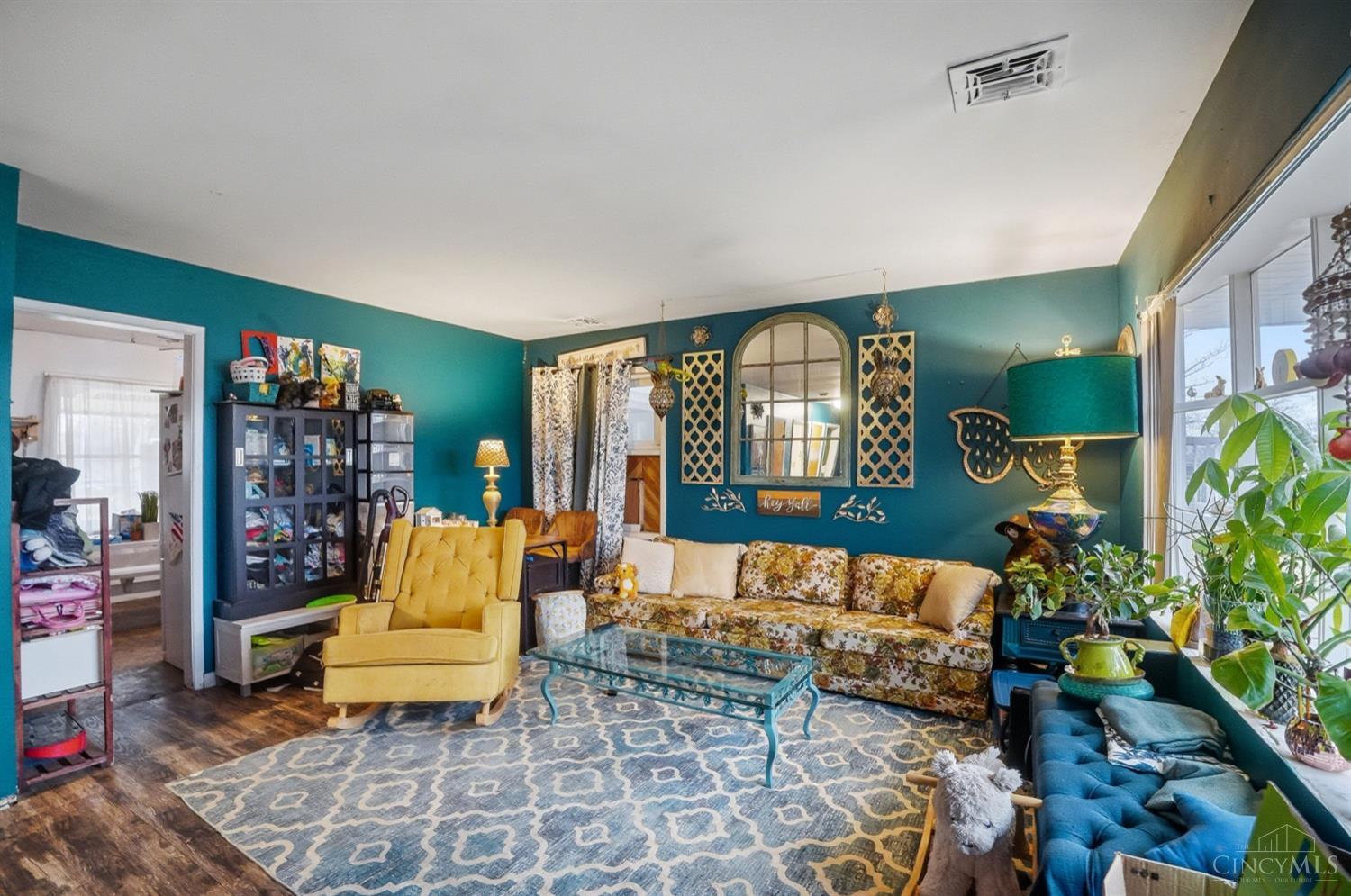 4041 Larchview Drive