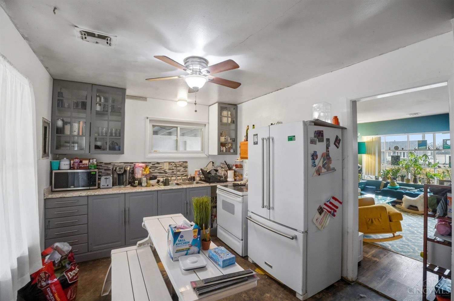 4041 Larchview Drive