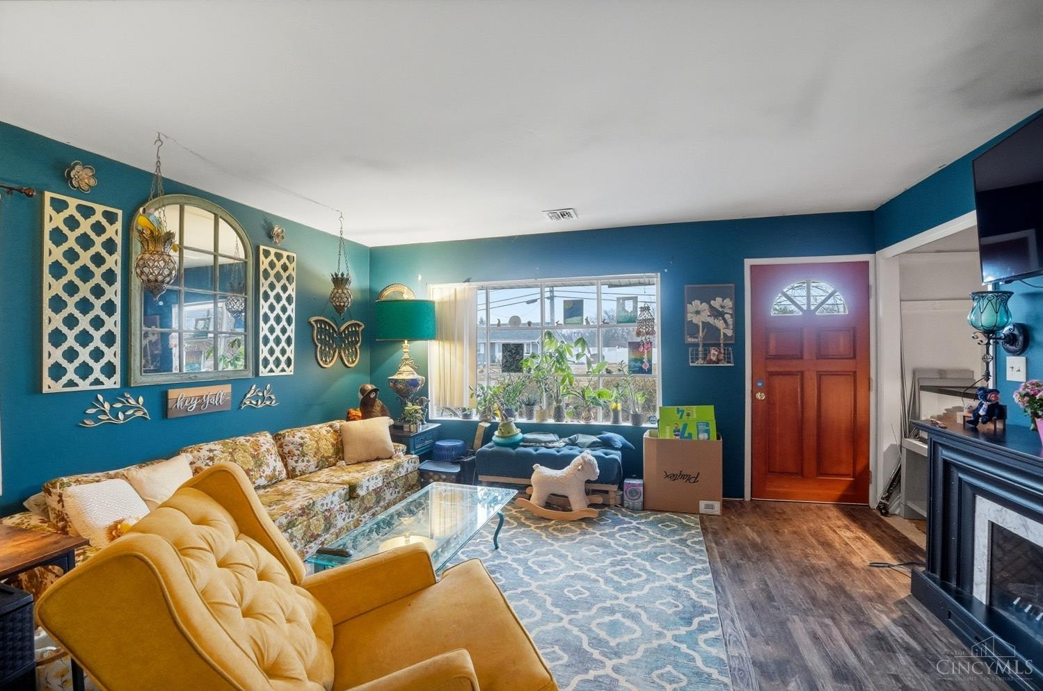 4041 Larchview Drive