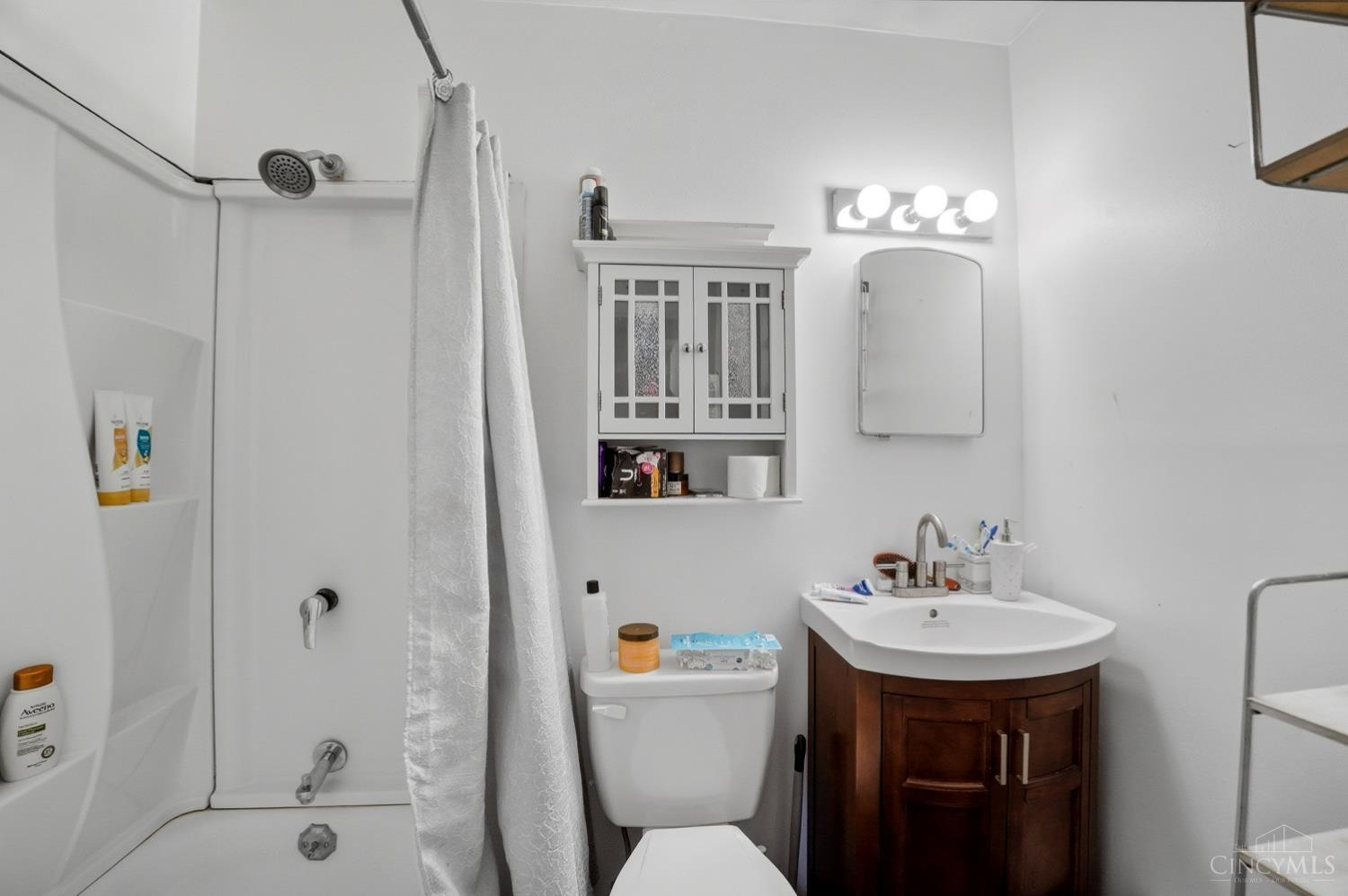 4041 Larchview Drive