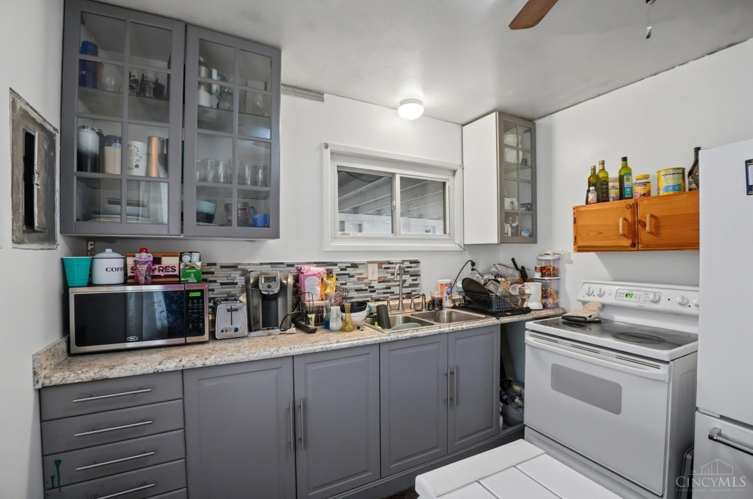 4041 Larchview Drive