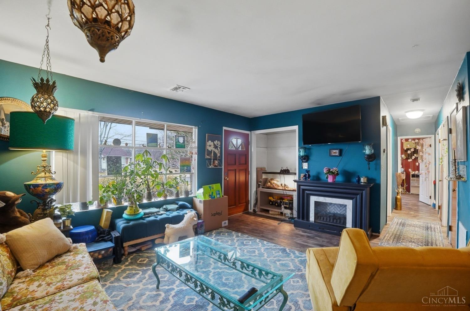 4041 Larchview Drive