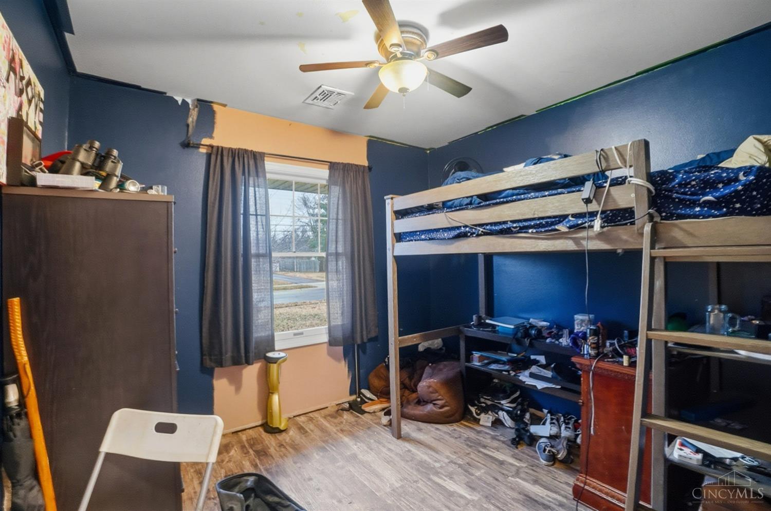 4041 Larchview Drive