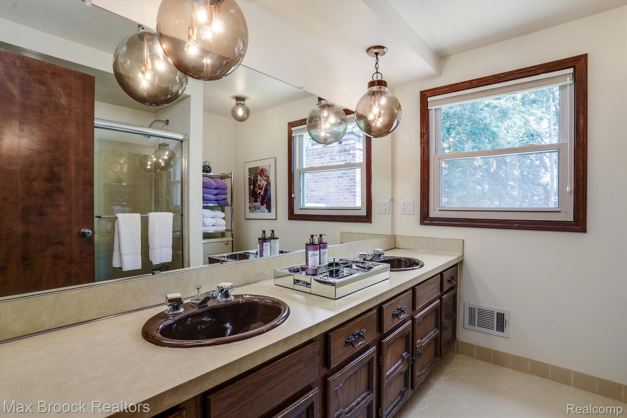 3129 PARKLAND Drive