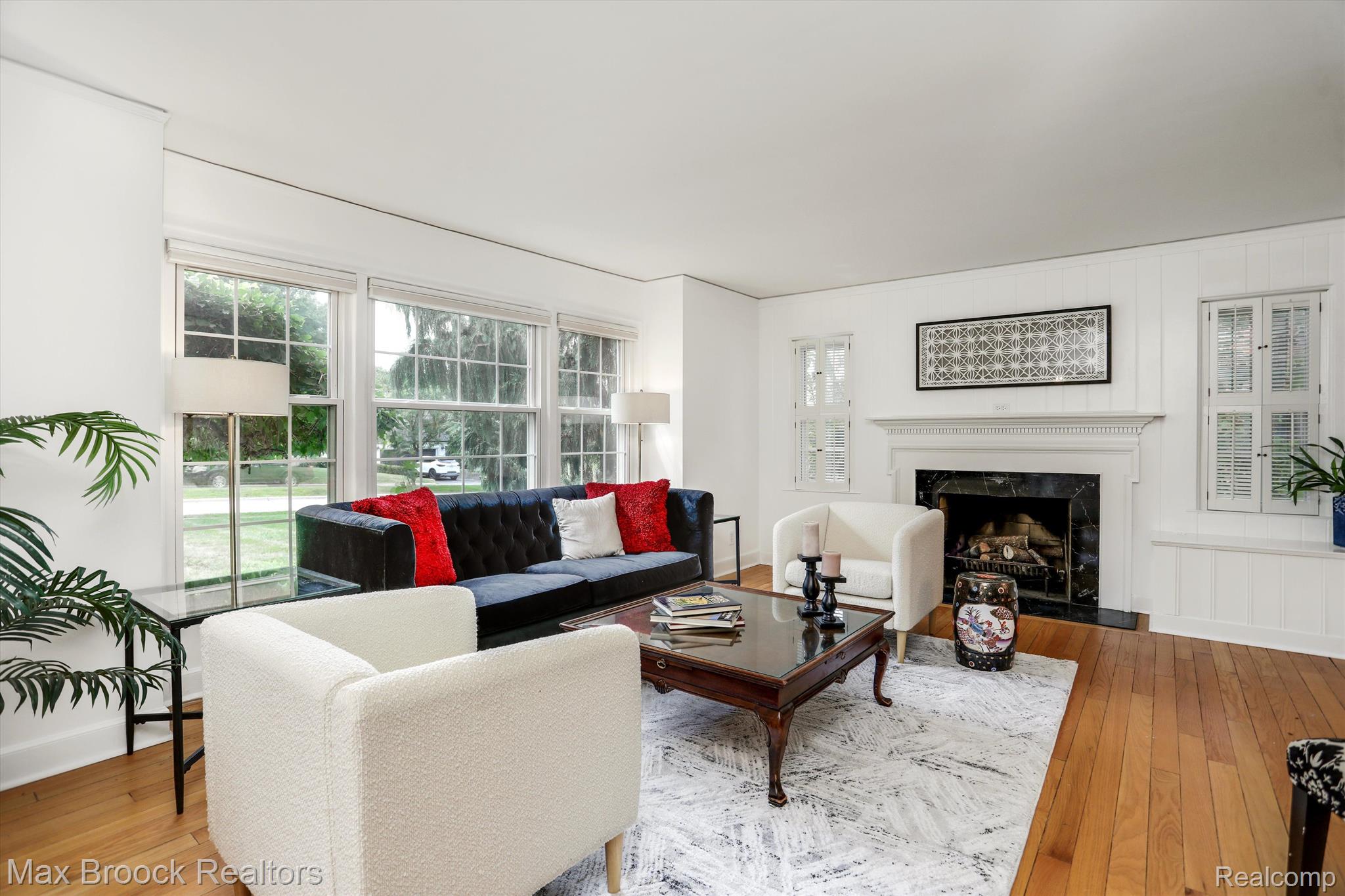 1010 W LINCOLN Street