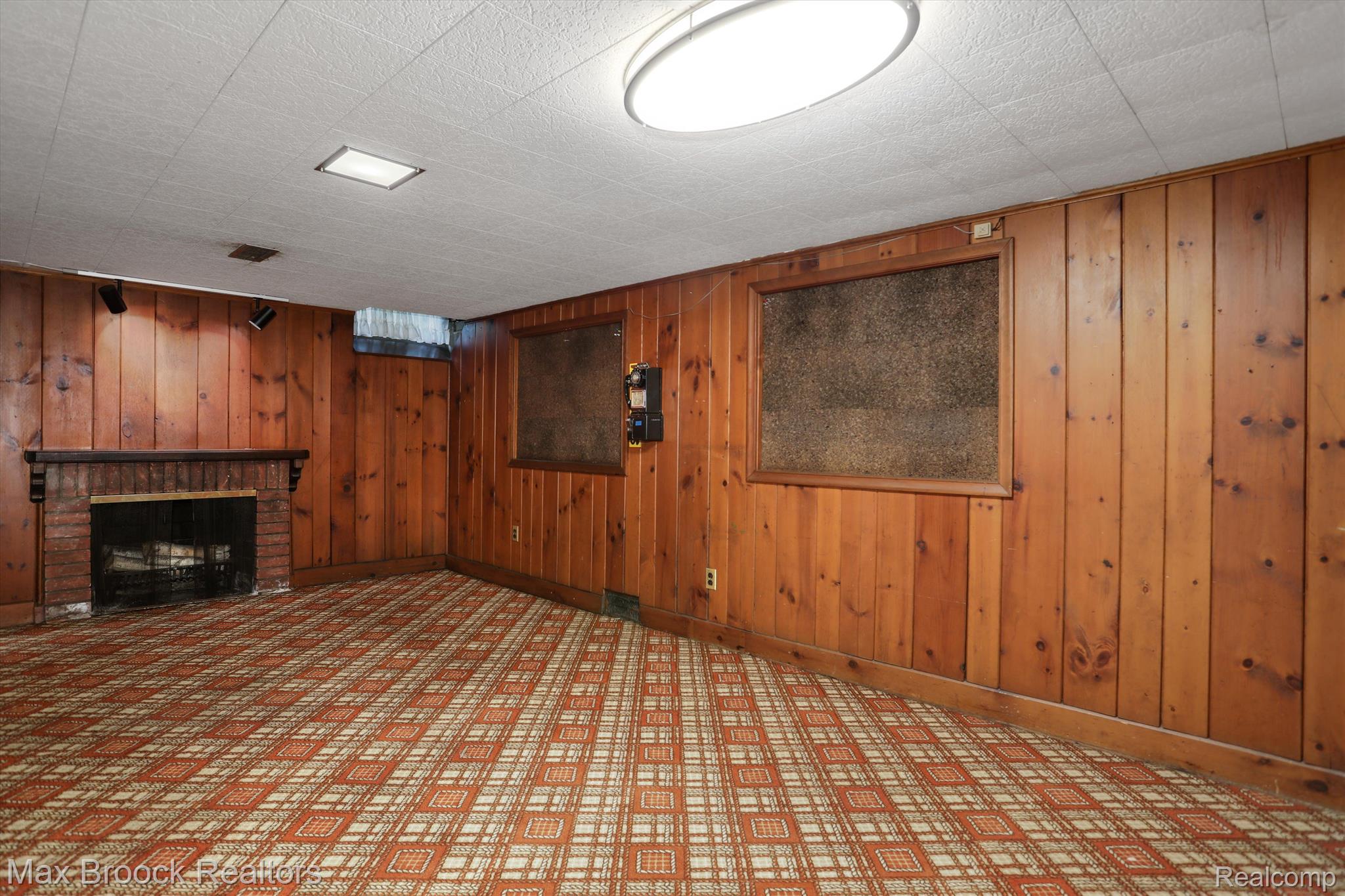 1010 W LINCOLN Street