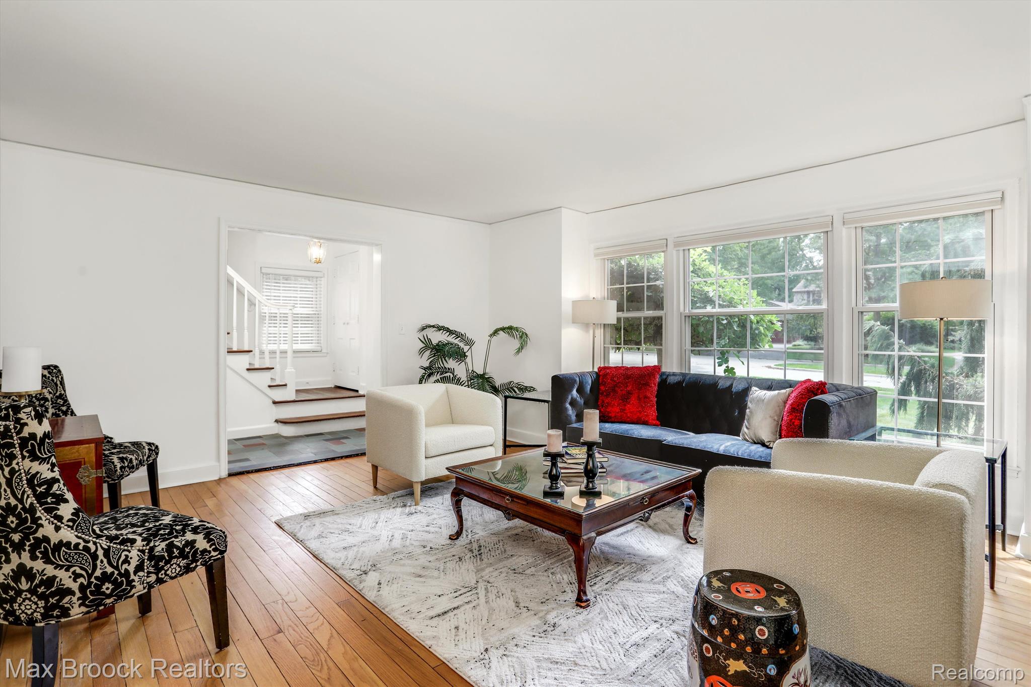 1010 W LINCOLN Street