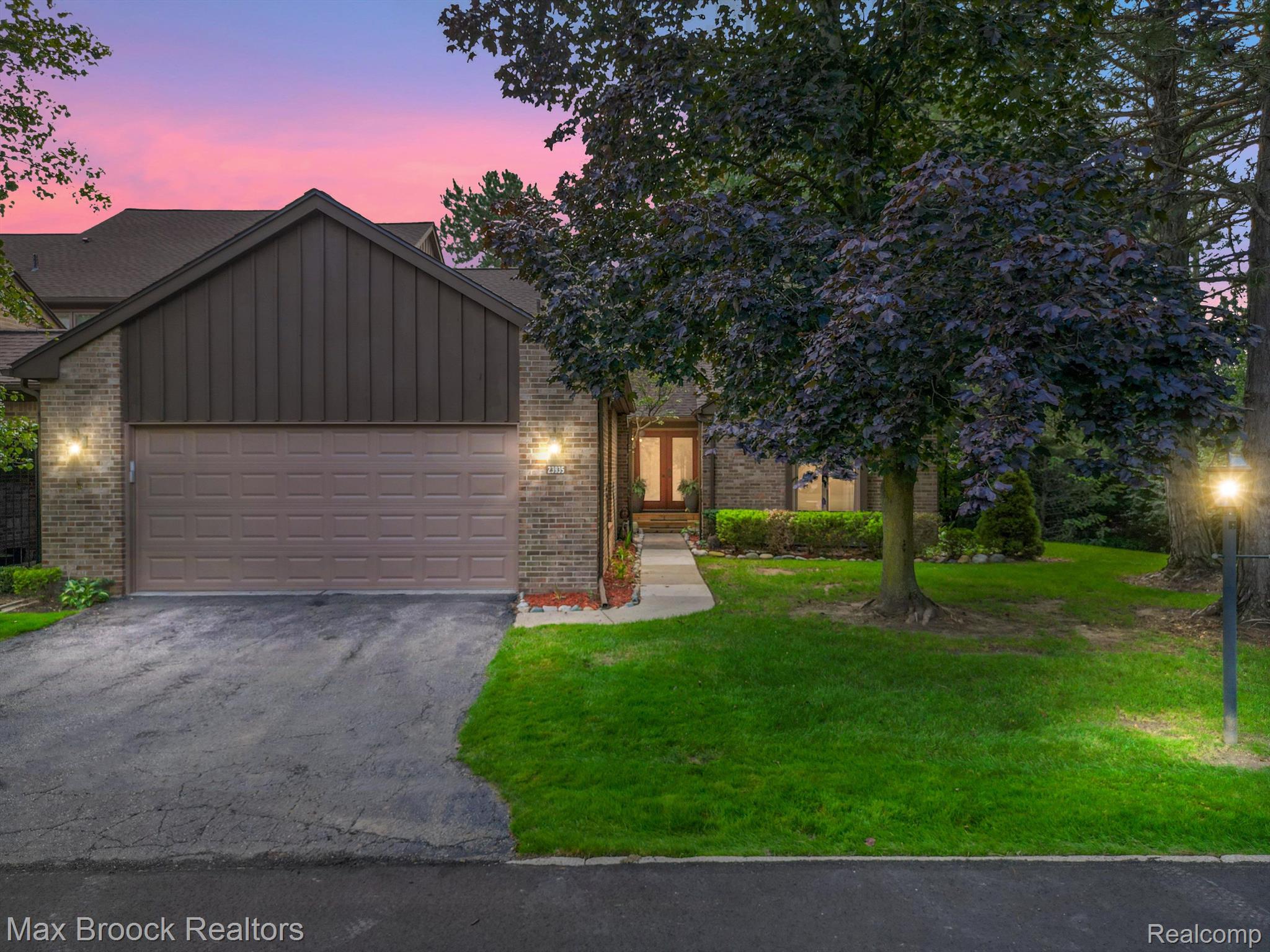 23935 GREENGLEN Court