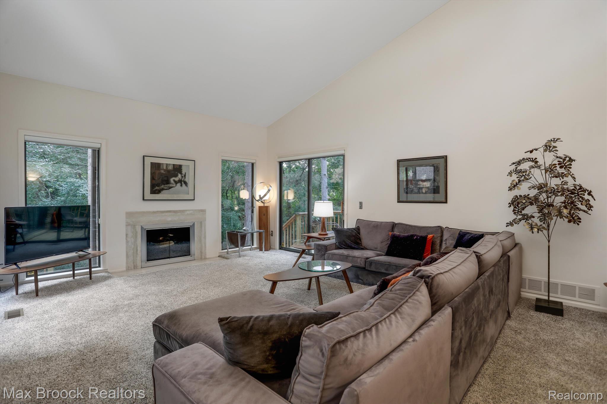 23935 GREENGLEN Court