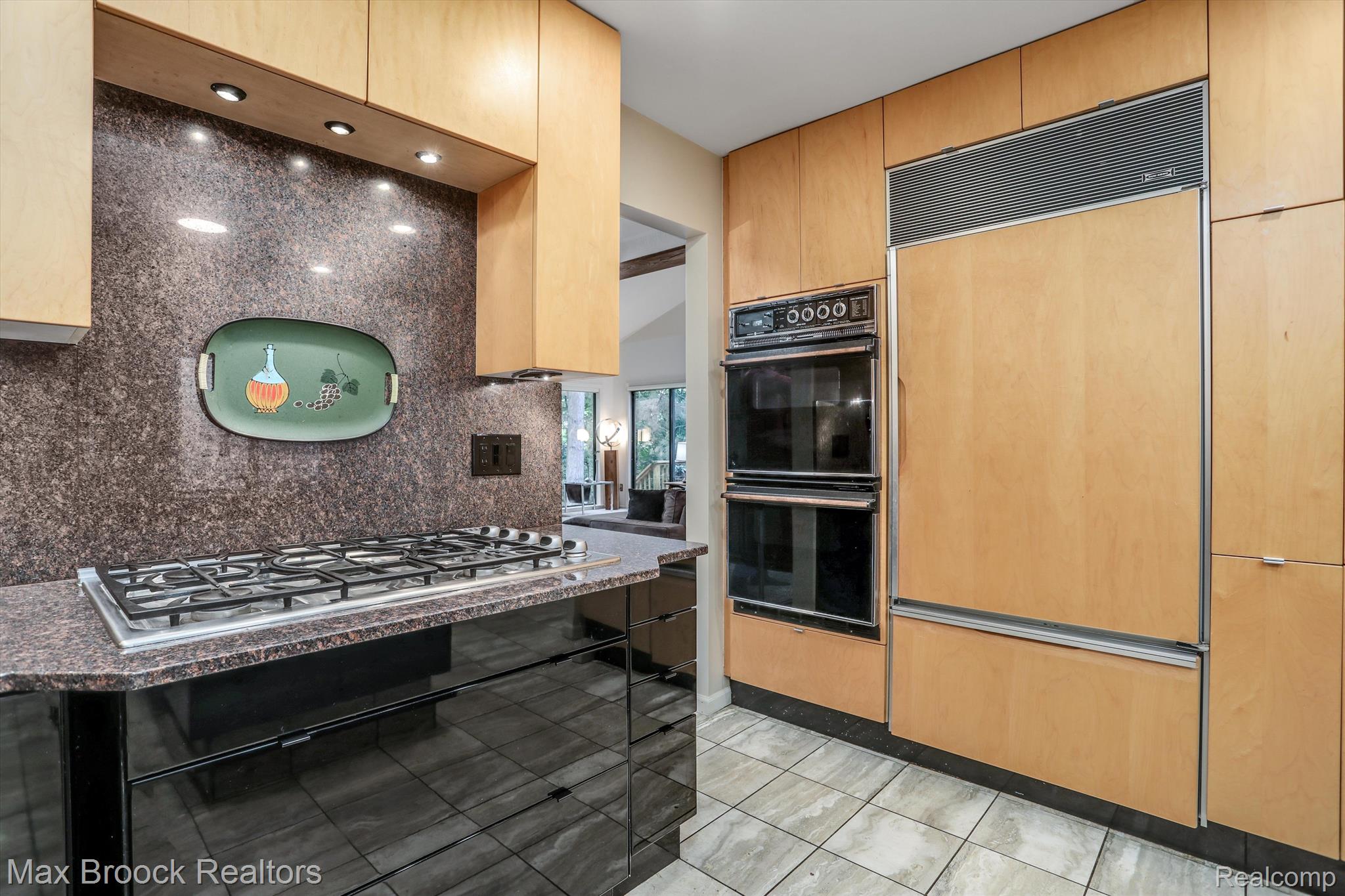 23935 GREENGLEN Court