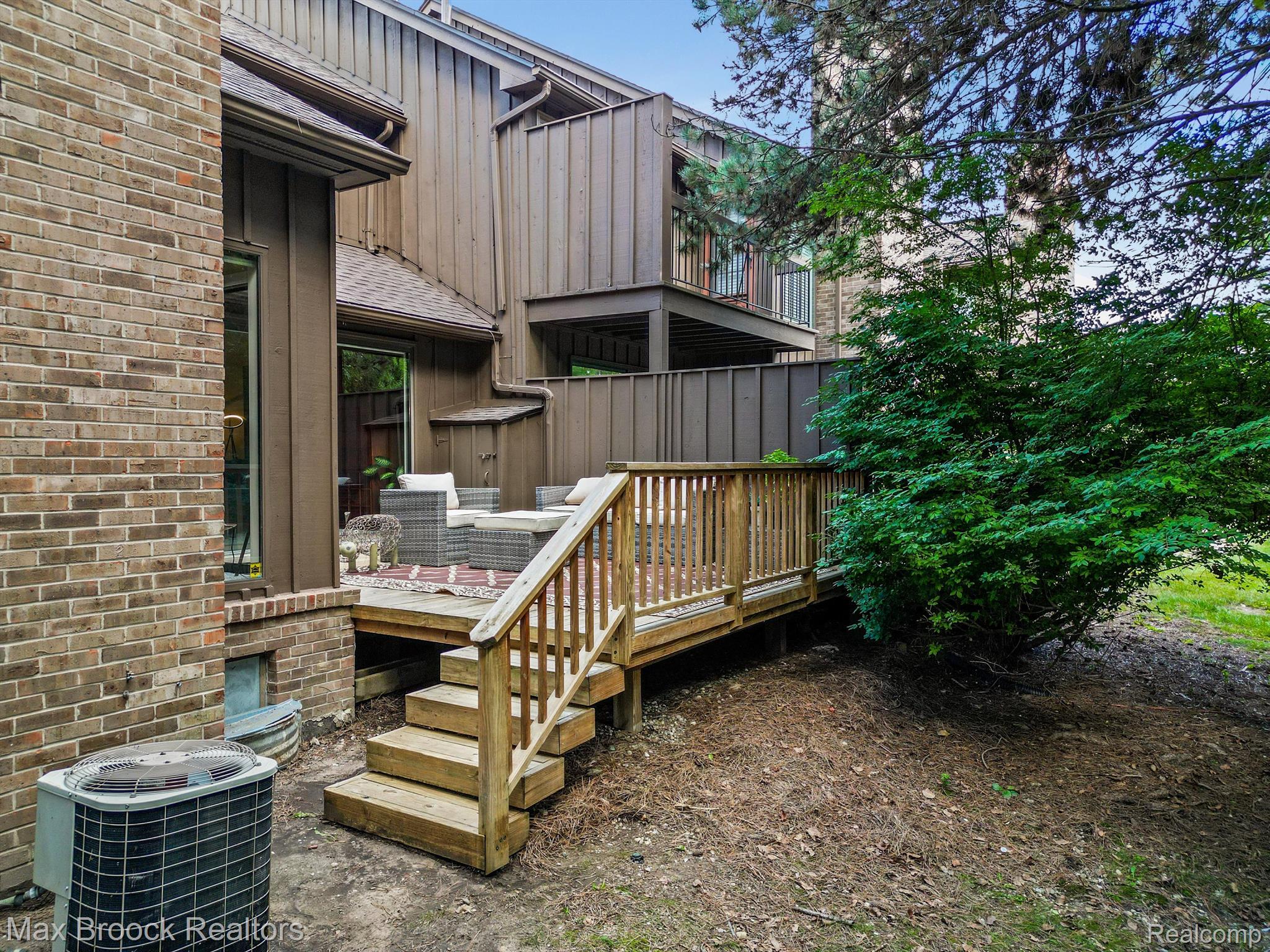 23935 GREENGLEN Court