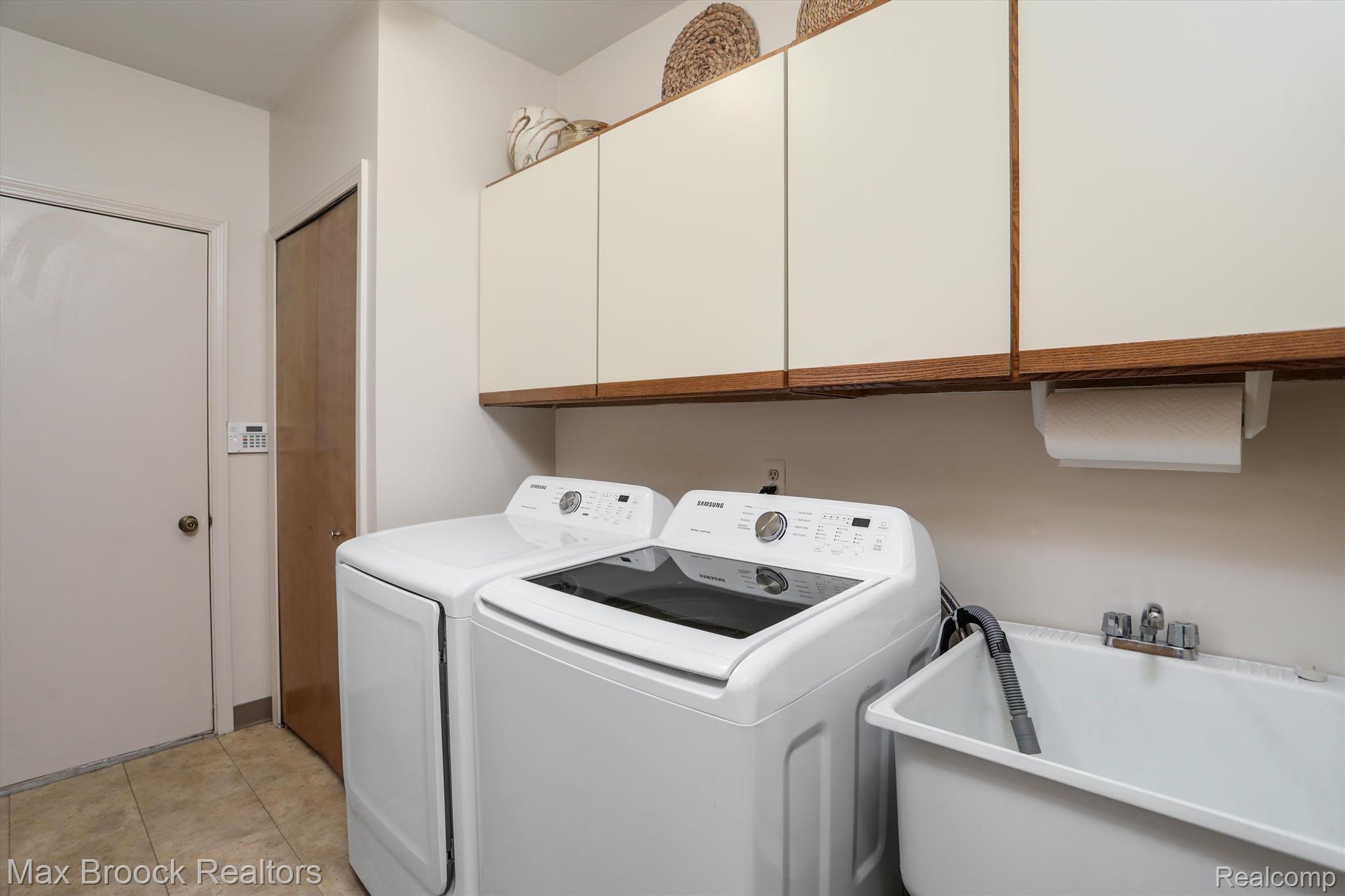 23935 GREENGLEN Court