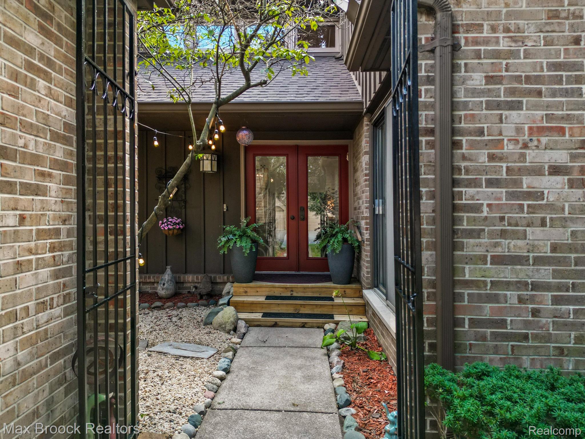 23935 GREENGLEN Court