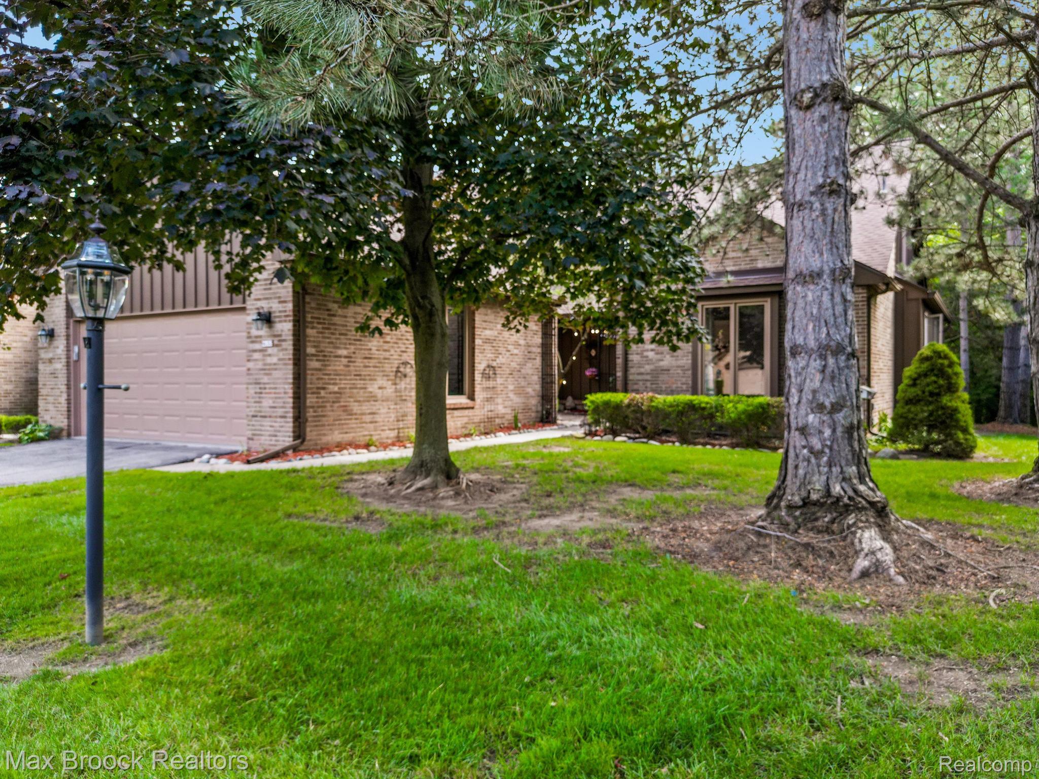 23935 GREENGLEN Court